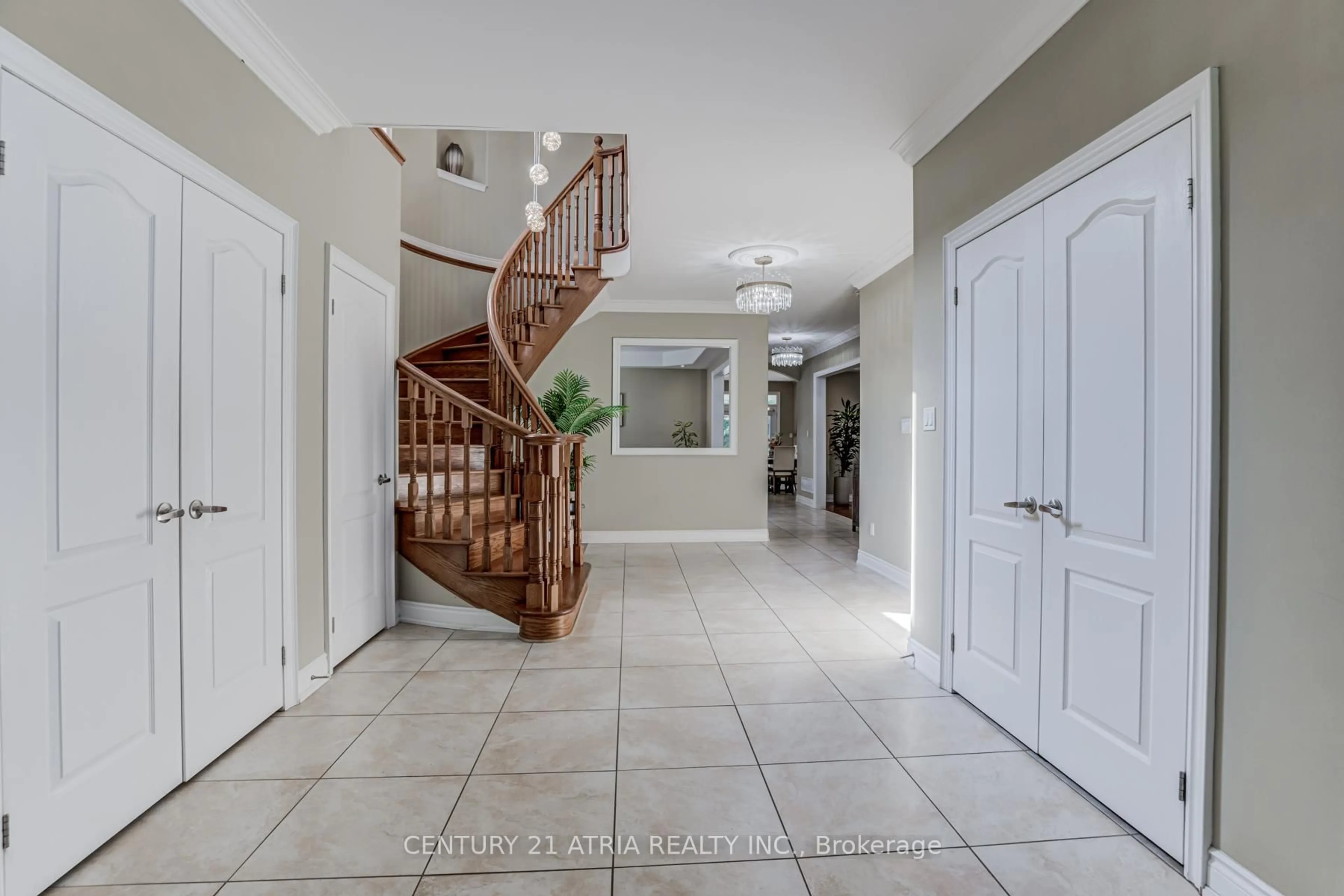 Indoor foyer for 69 B Elm Grove Ave, Richmond Hill Ontario L4E 2V4