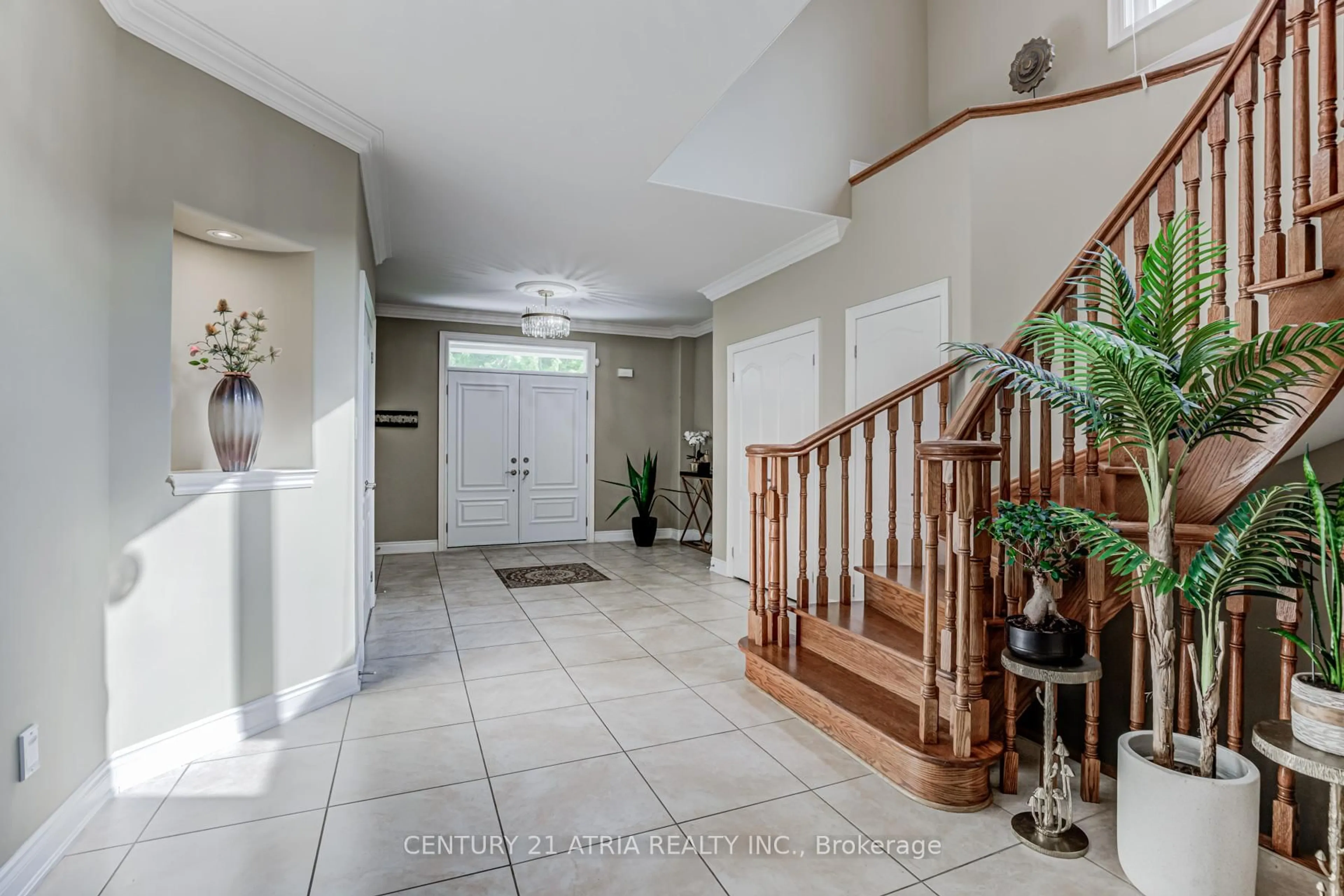 Indoor foyer for 69 B Elm Grove Ave, Richmond Hill Ontario L4E 2V4