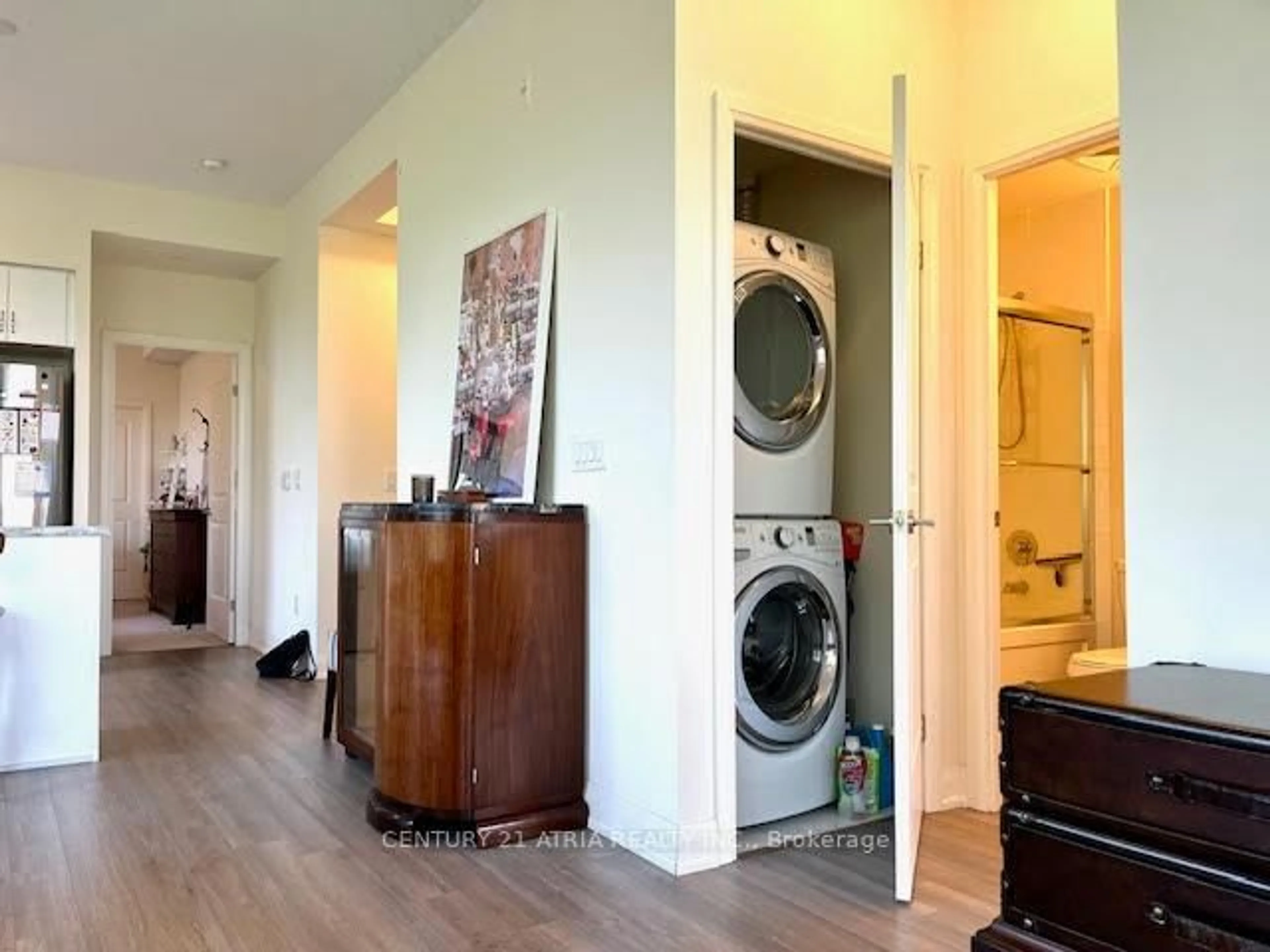 Laundry room for 8763 Bayview Ave #228, Richmond Hill Ontario L4B 3V1