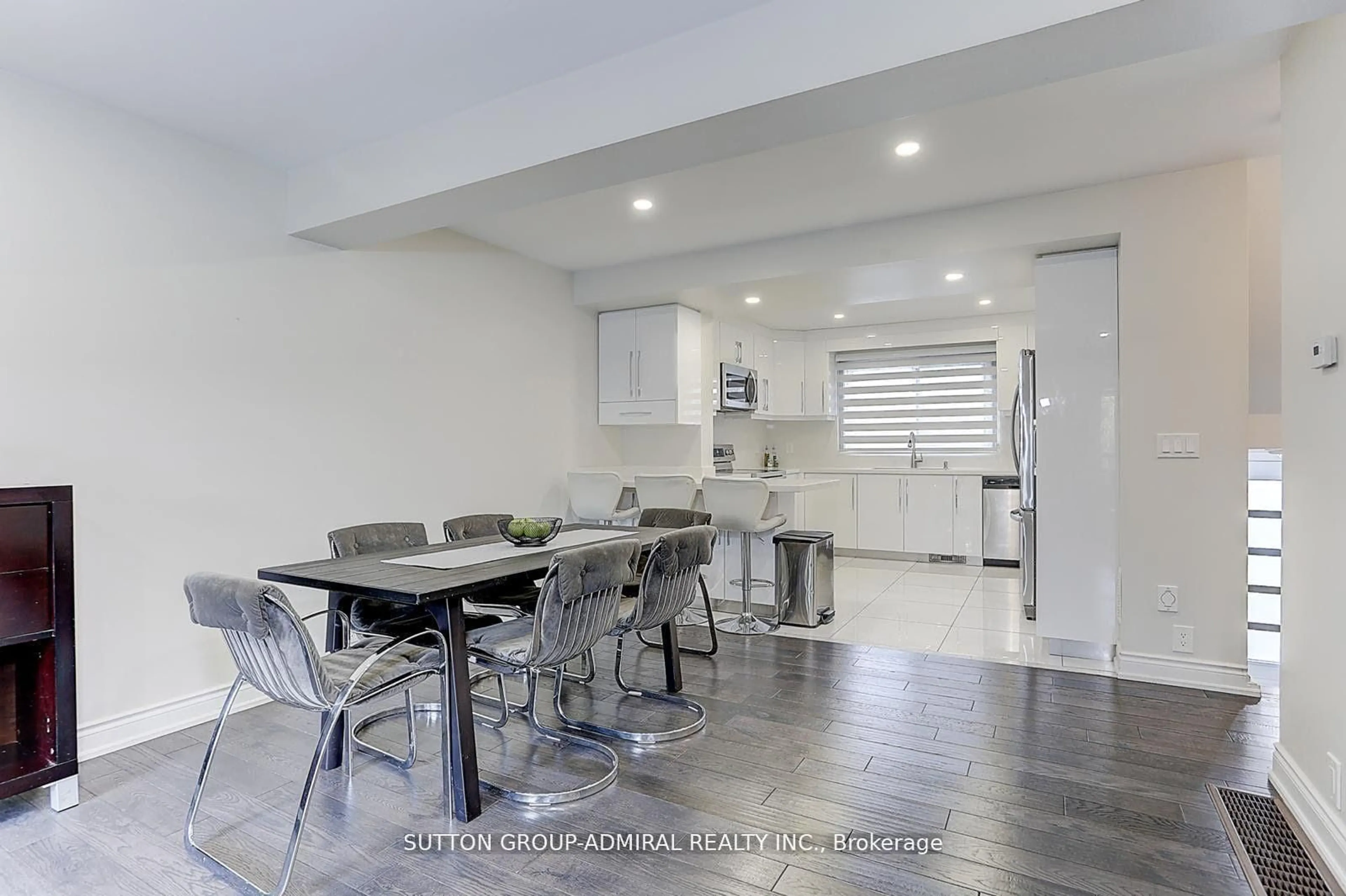 Open concept kitchen, unknown for 52 Chabad Gate, Vaughan Ontario L4J 2R3
