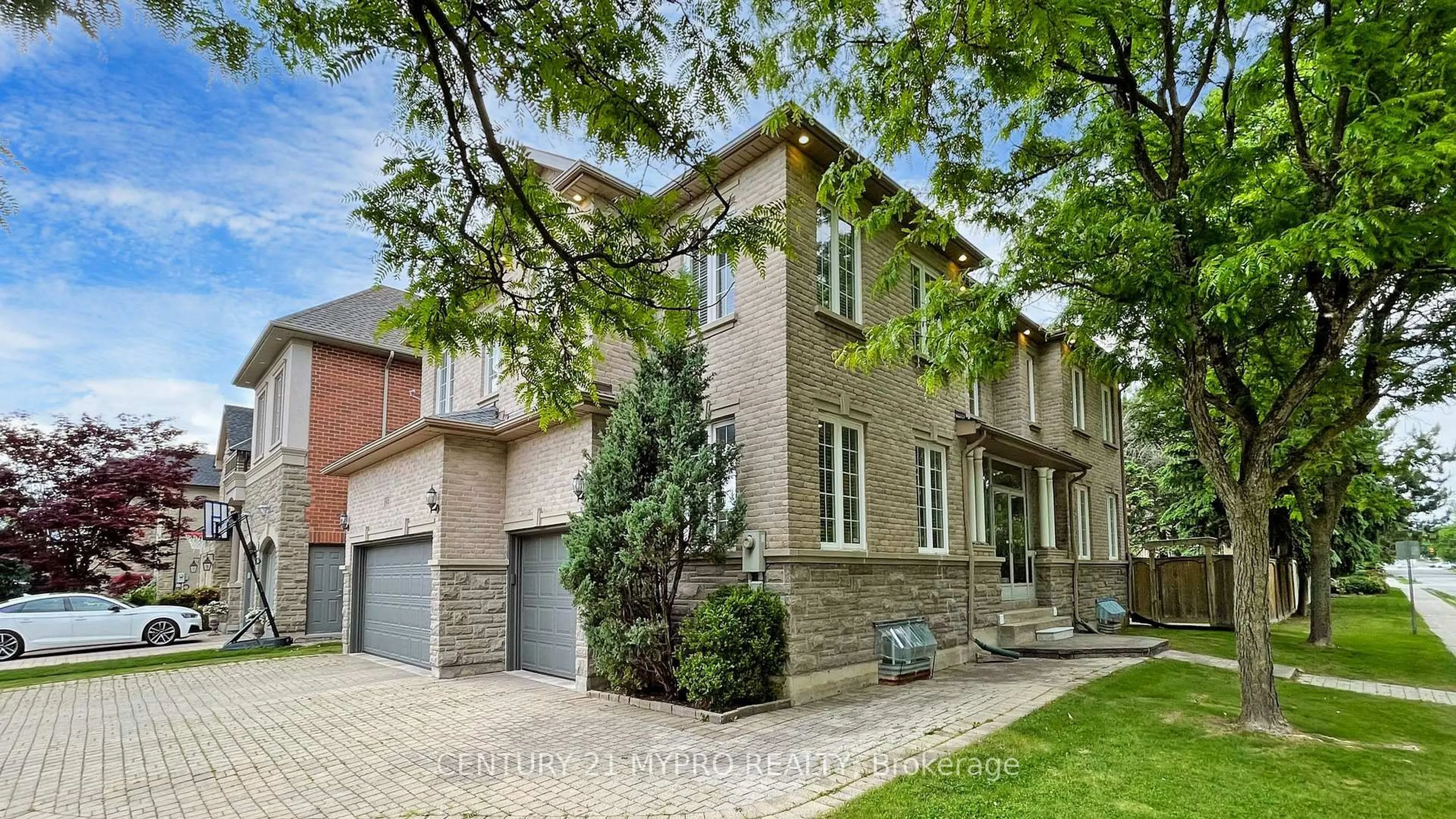 Home with brick exterior material, street for 60 Pathlane Rd, Richmond Hill Ontario L4B 4A5