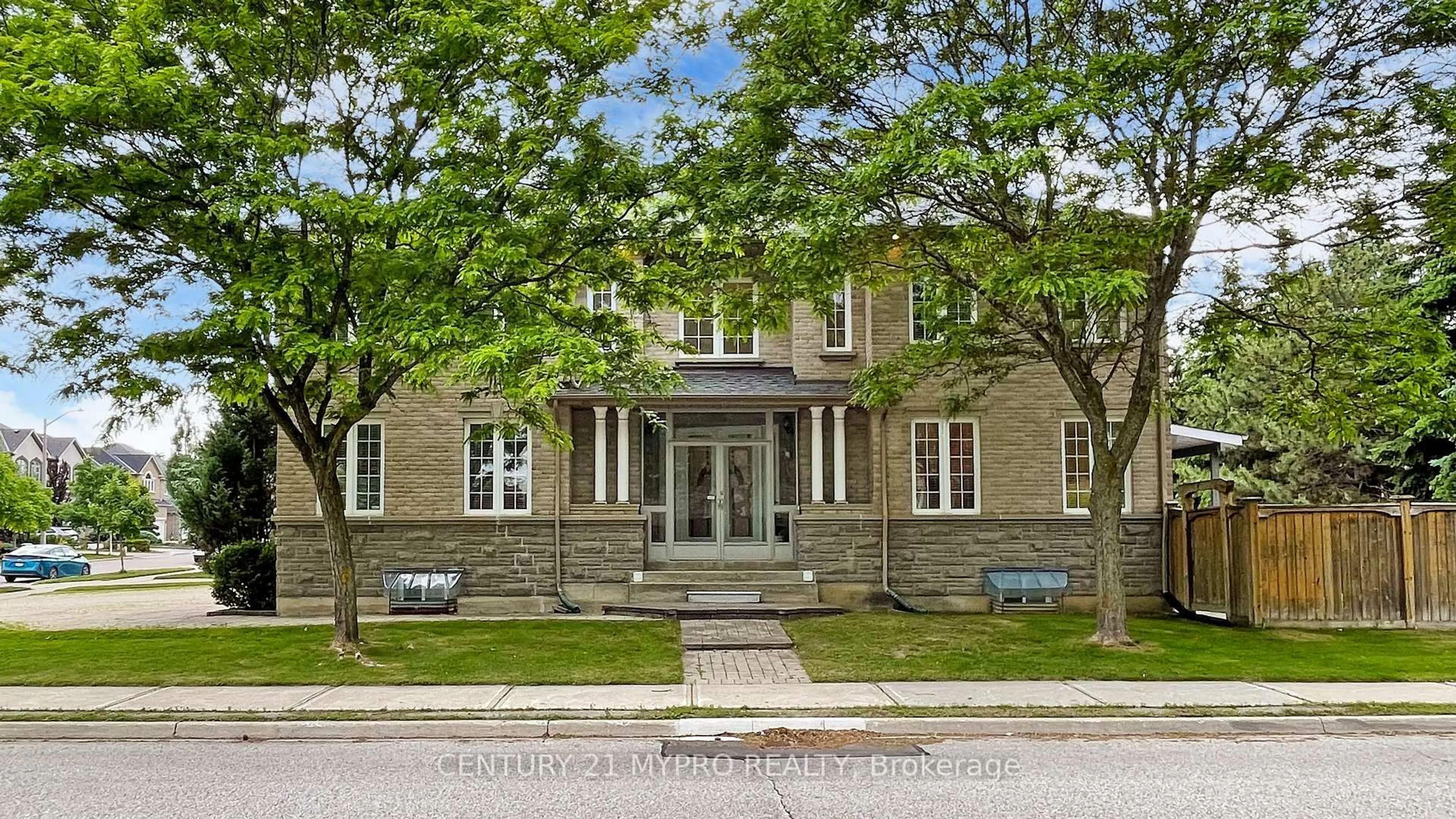 Home with brick exterior material, street for 60 Pathlane Rd, Richmond Hill Ontario L4B 4A5