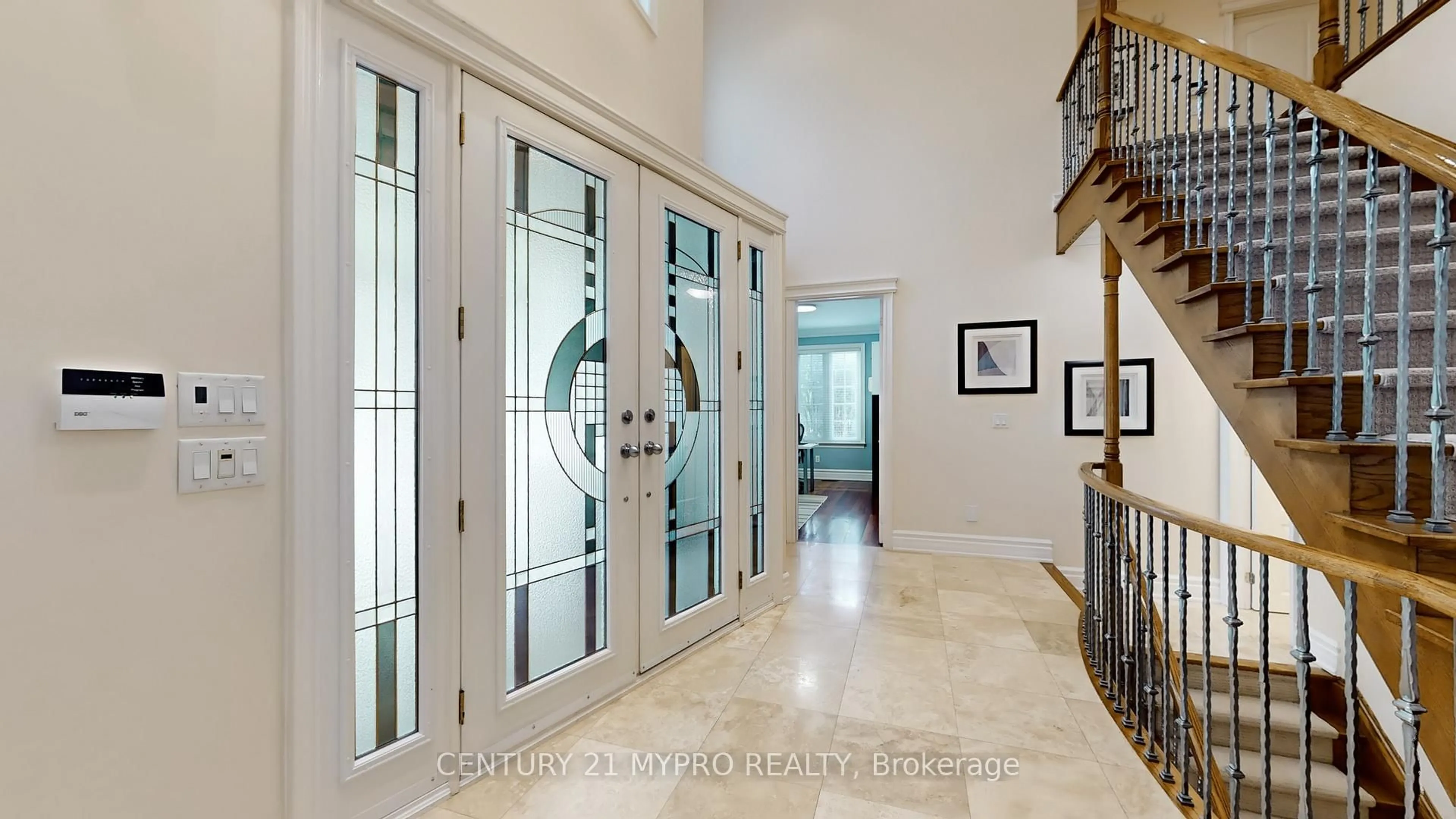 Indoor entryway for 60 Pathlane Rd, Richmond Hill Ontario L4B 4A5