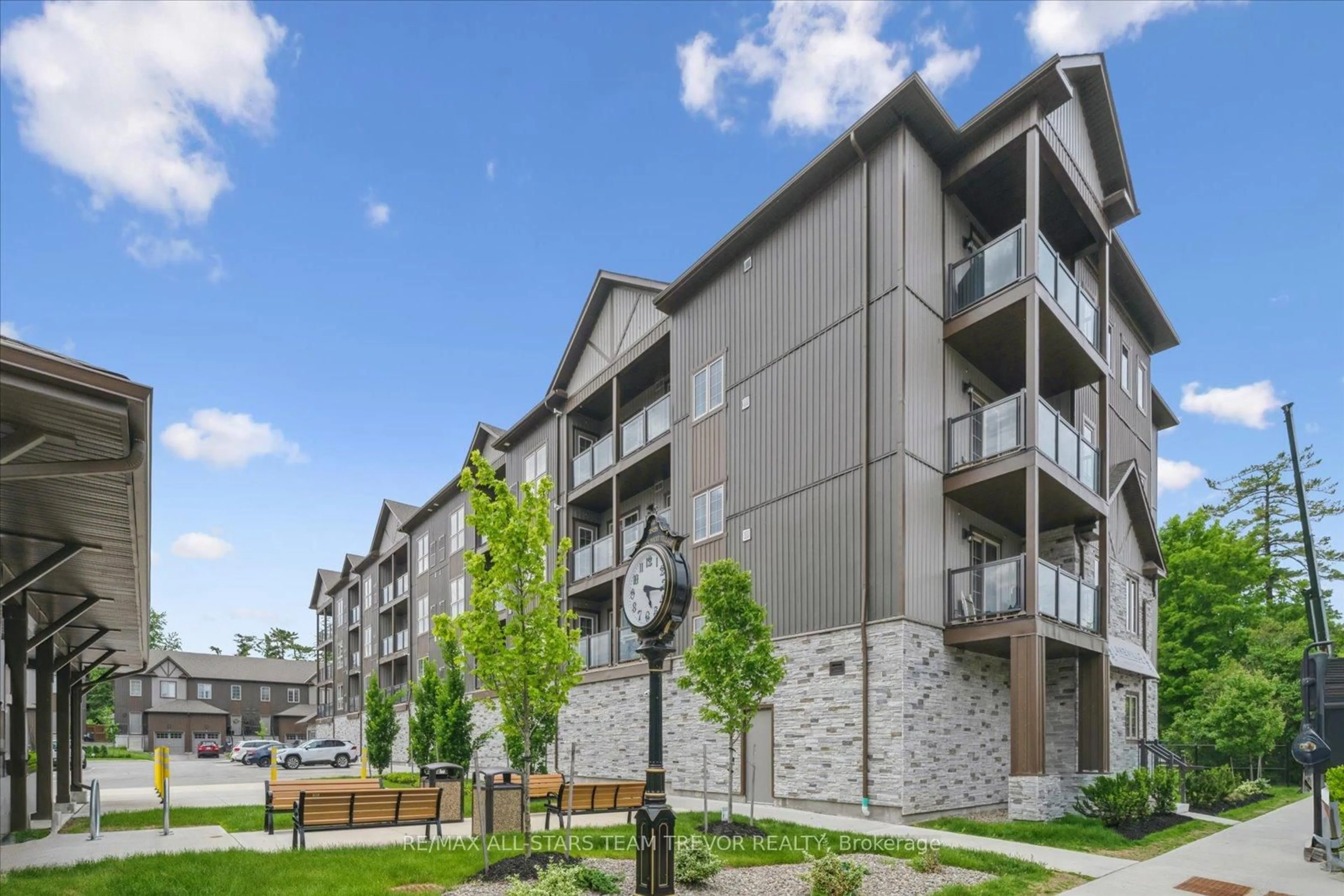 Patio, unknown for 110 Grew Blvd #306, Georgina Ontario L0E 1L0