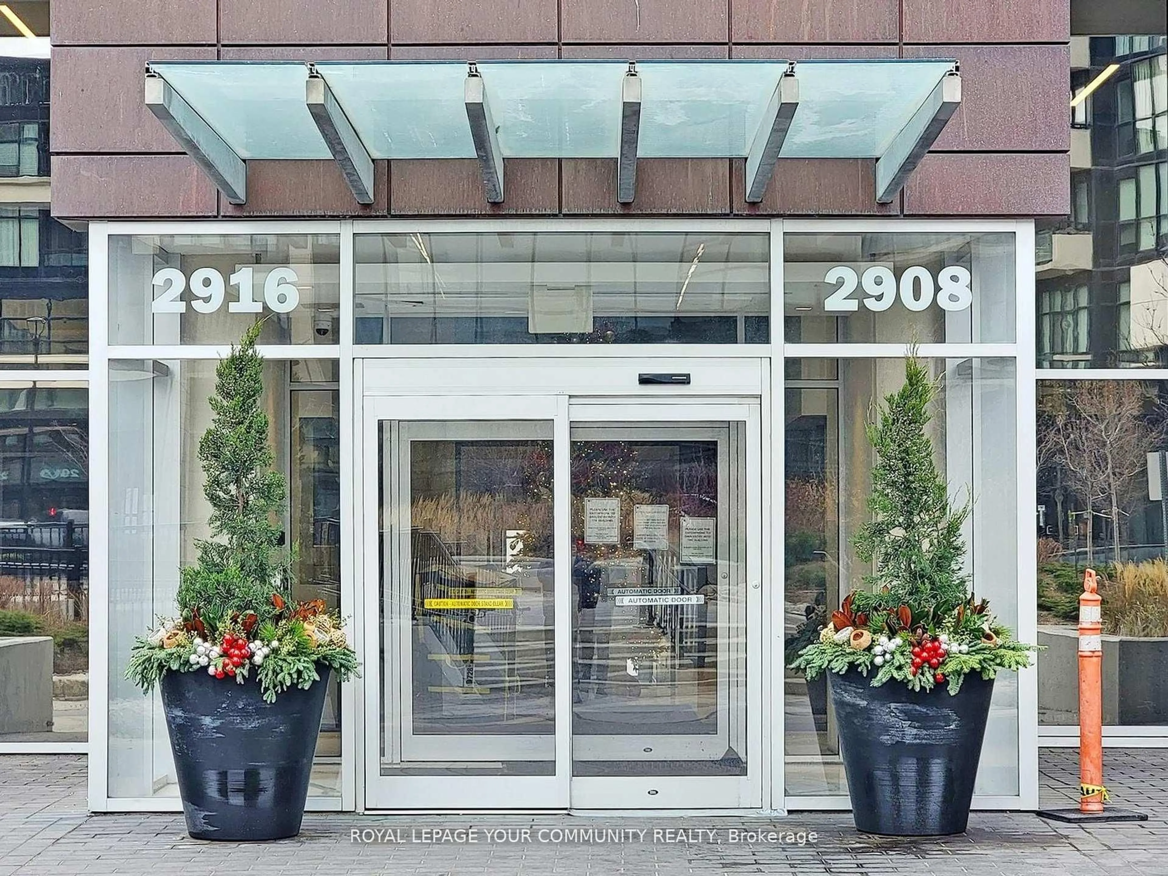 Indoor foyer for 2908 Highway 7 #3306, Vaughan Ontario L4K 0K5