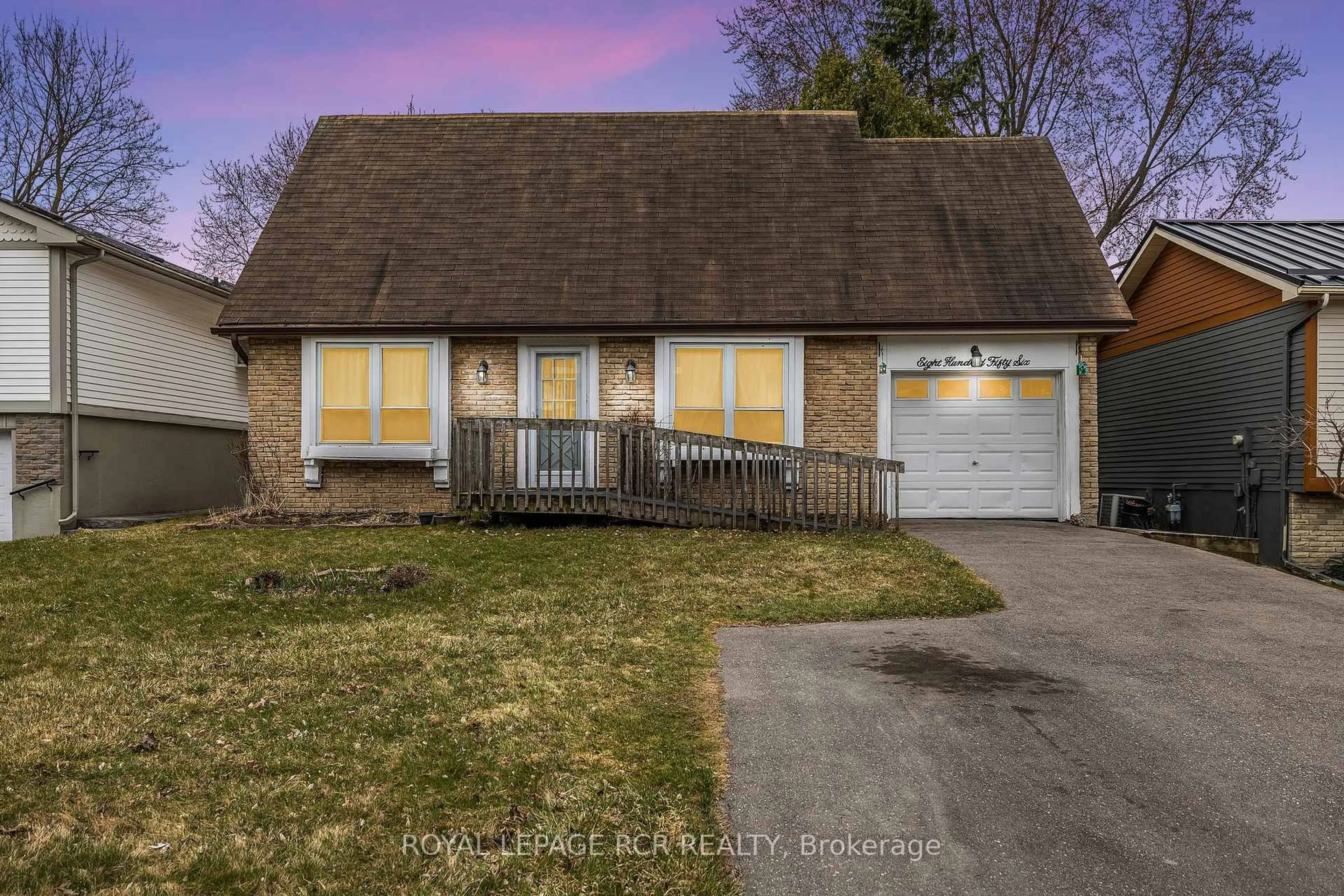 Unknown for 856 Magnolia Ave, Newmarket Ontario L3Y 3C7