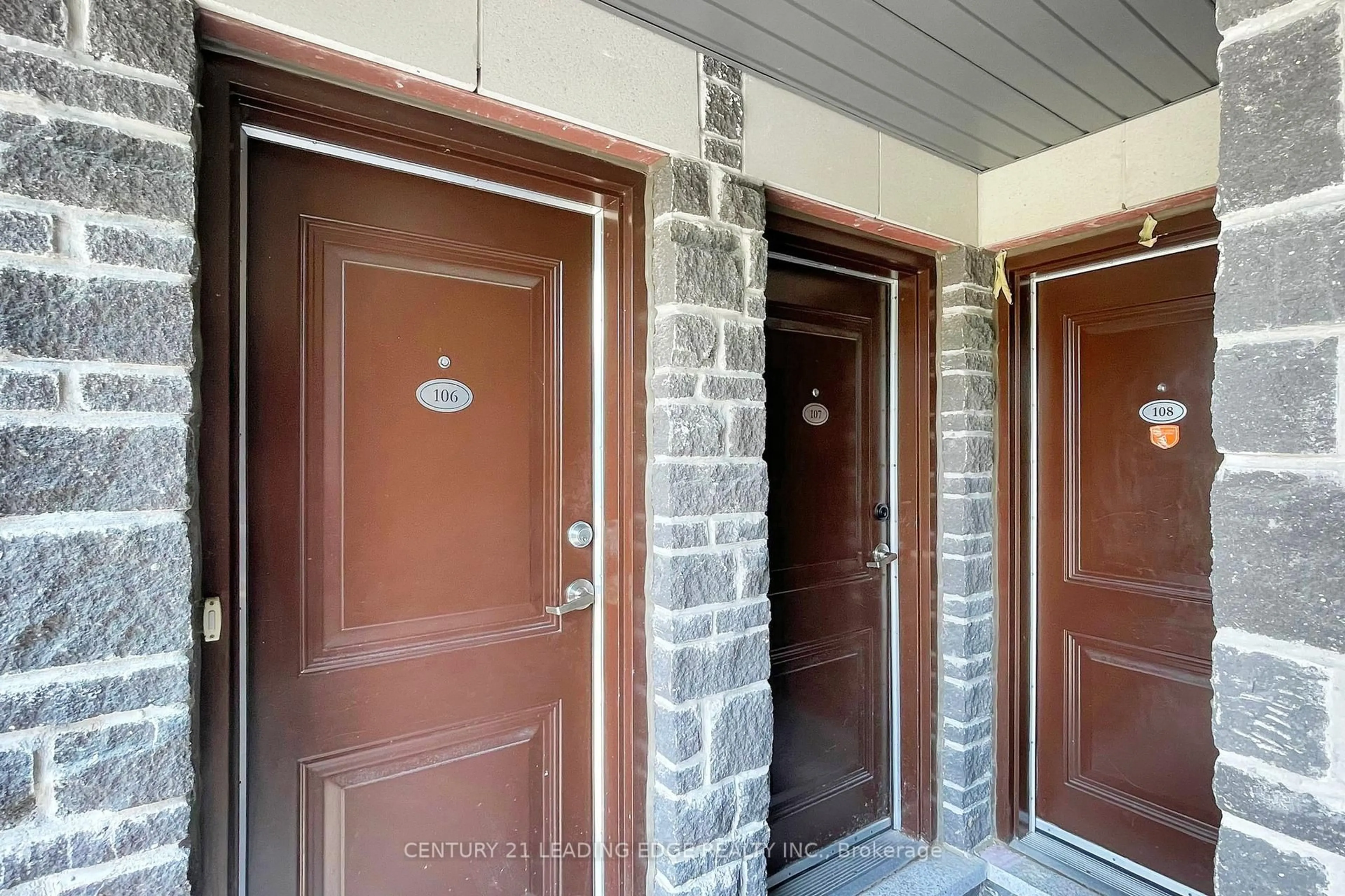Indoor foyer for 2 Dunsheath Way #107, Markham Ontario L6B 0A3