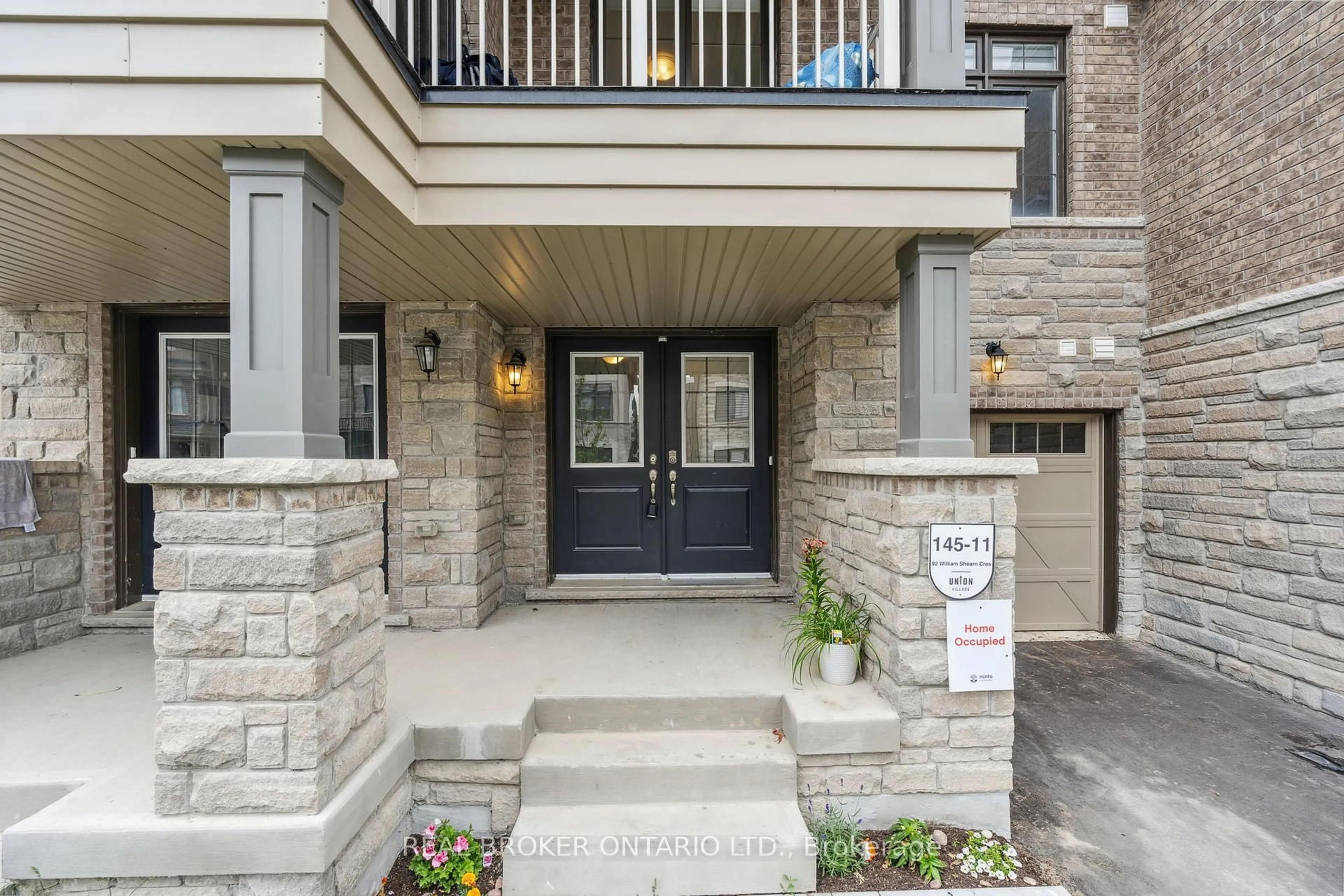 Indoor entryway for 92 William Shearn Cres, Markham Ontario L6C 3J4