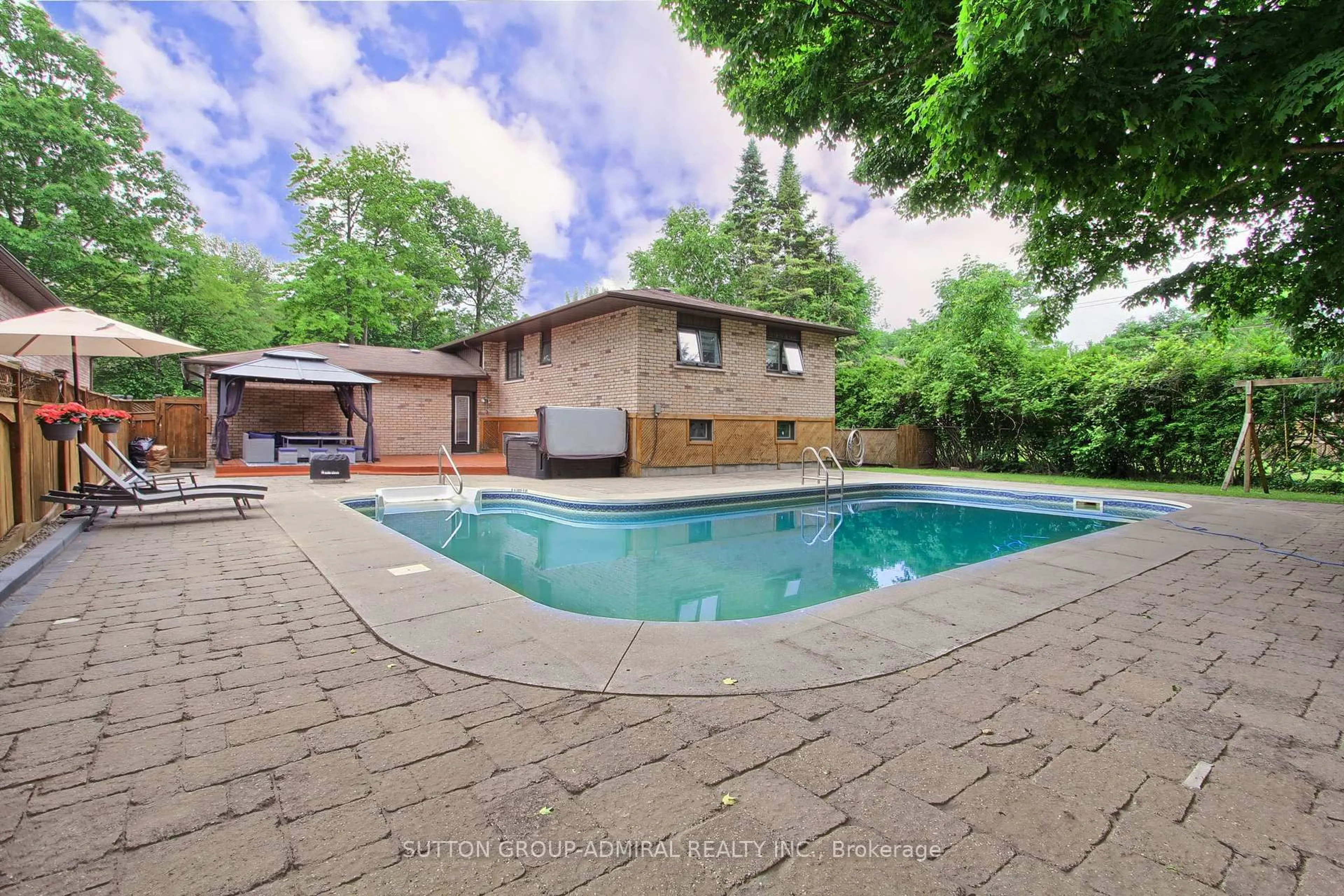 Pool for 26 Tall Pines Tr, East Gwillimbury Ontario L9N 1J5