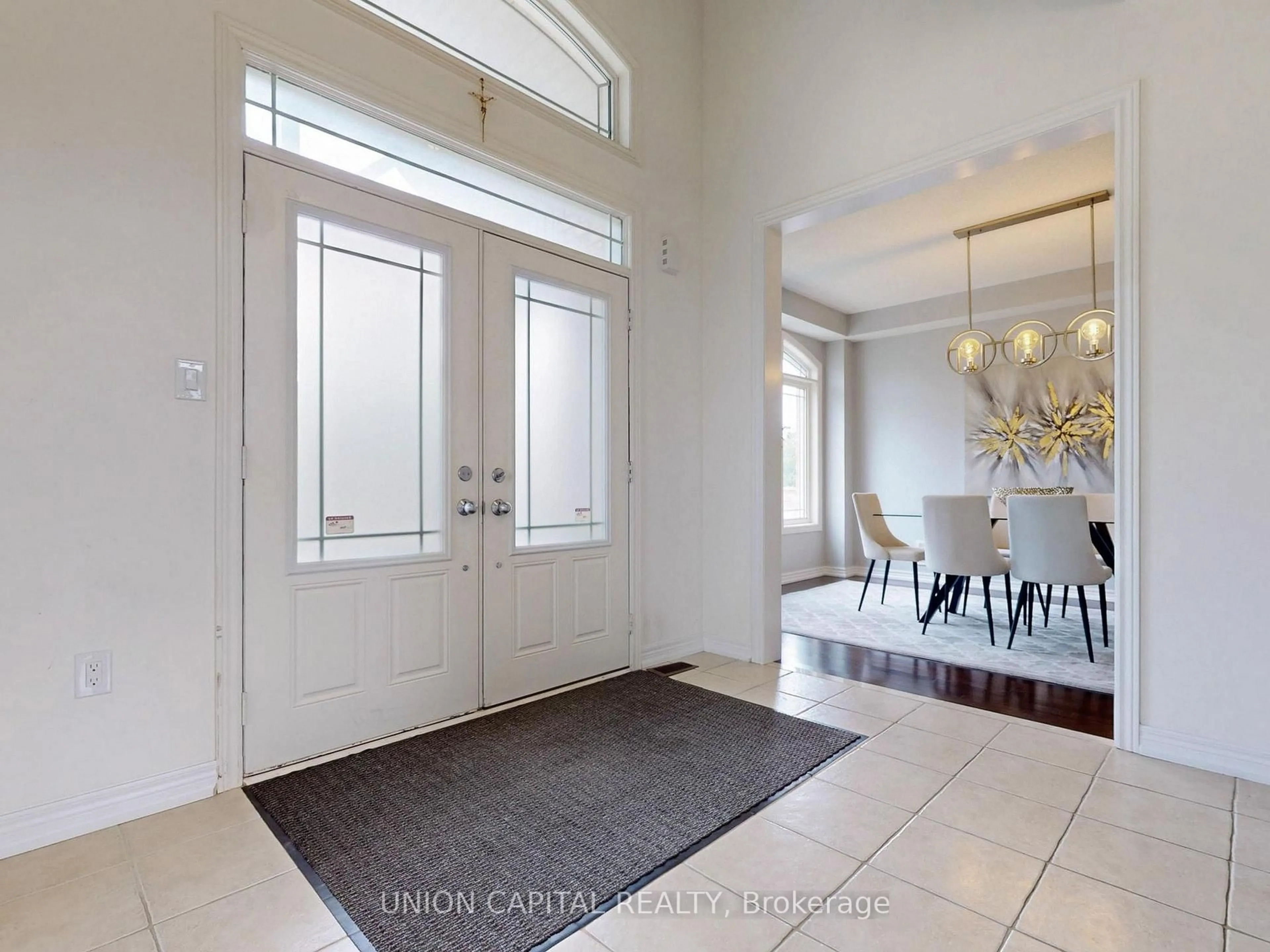 Indoor entryway for 83 Mooney St, Bradford West Gwillimbury Ontario L3Z 0K7