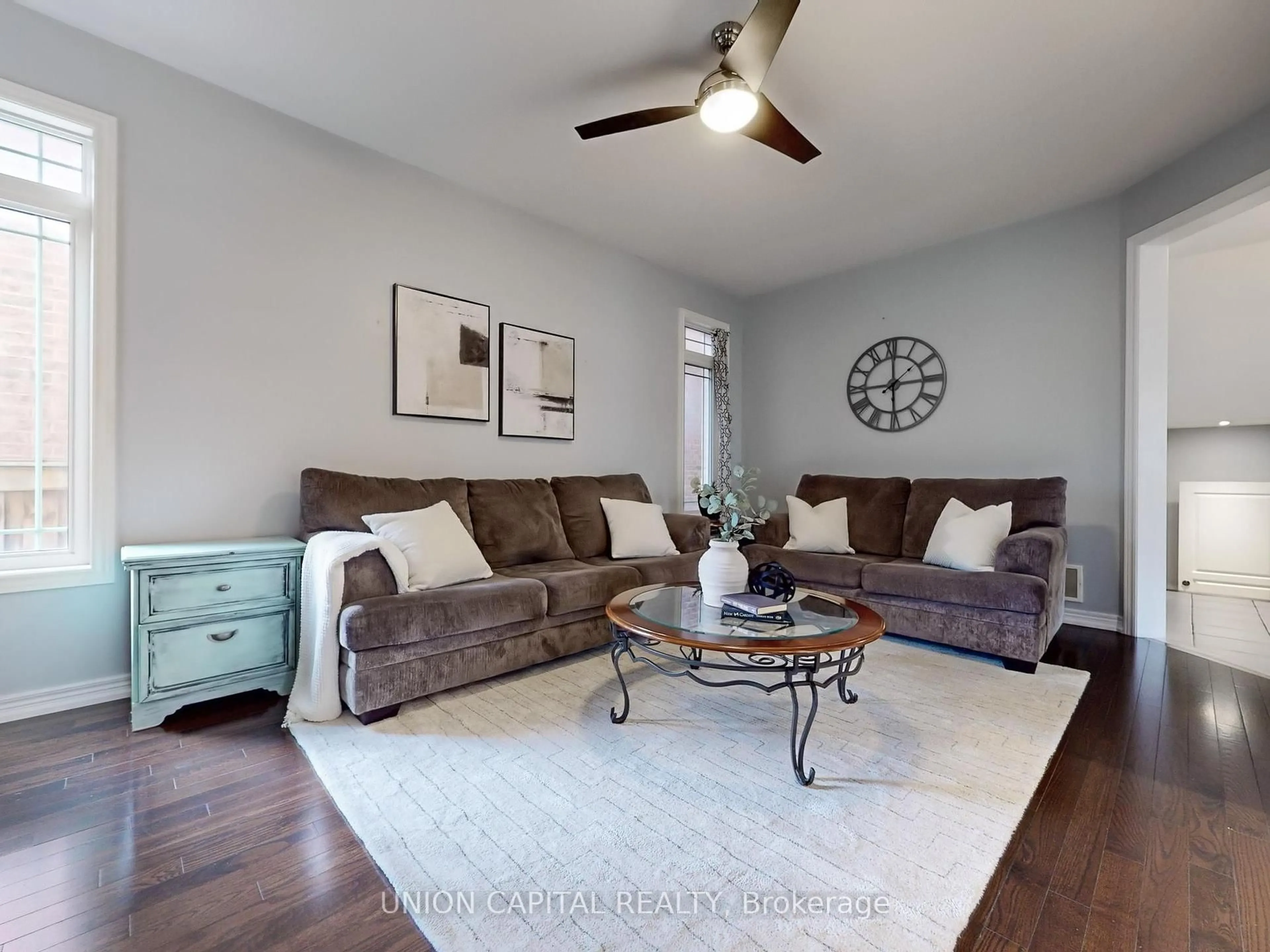 Living room with furniture, unknown for 83 Mooney St, Bradford West Gwillimbury Ontario L3Z 0K7