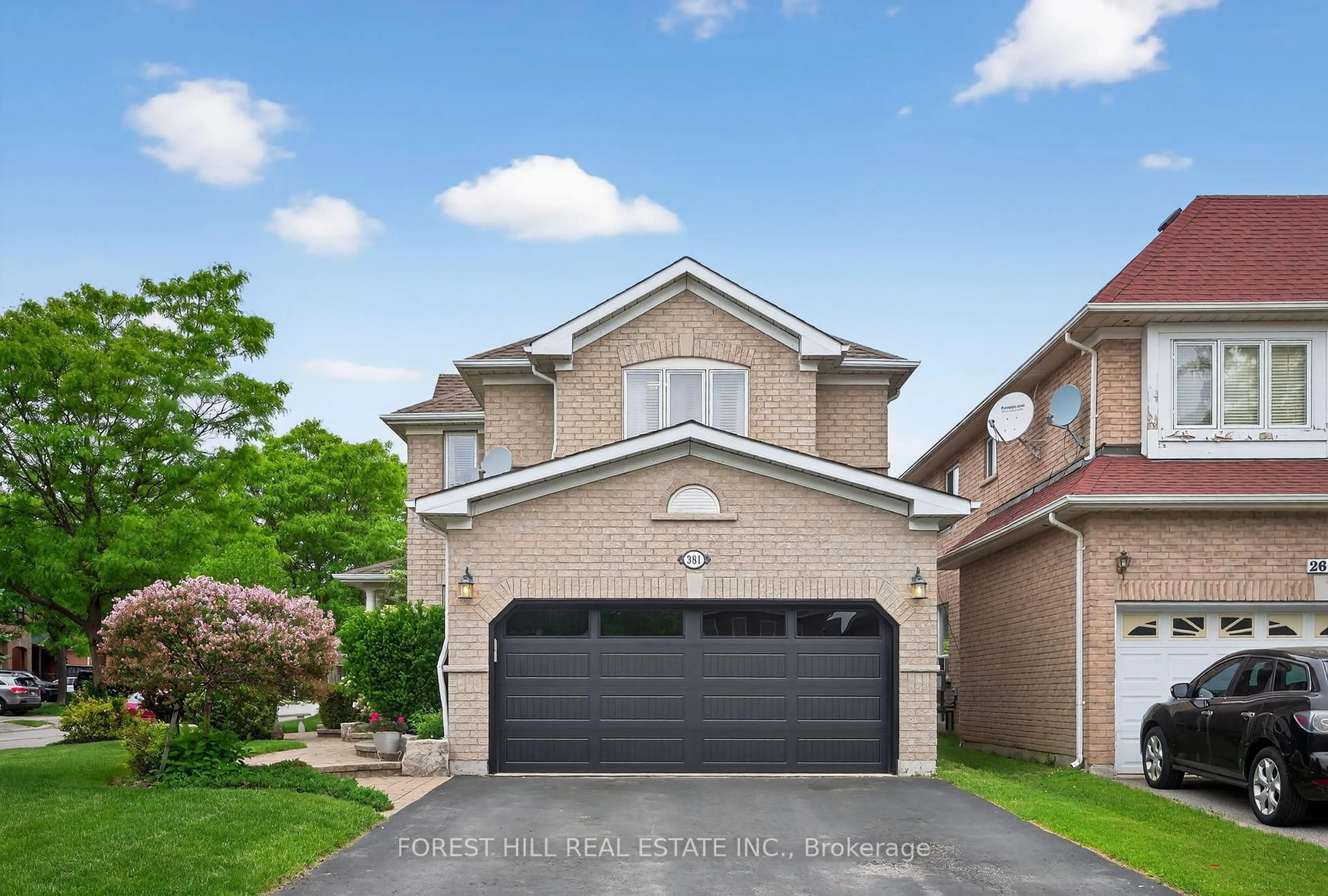 Home with brick exterior material, street for 381 McBride Cres, Newmarket Ontario L3X 2W2