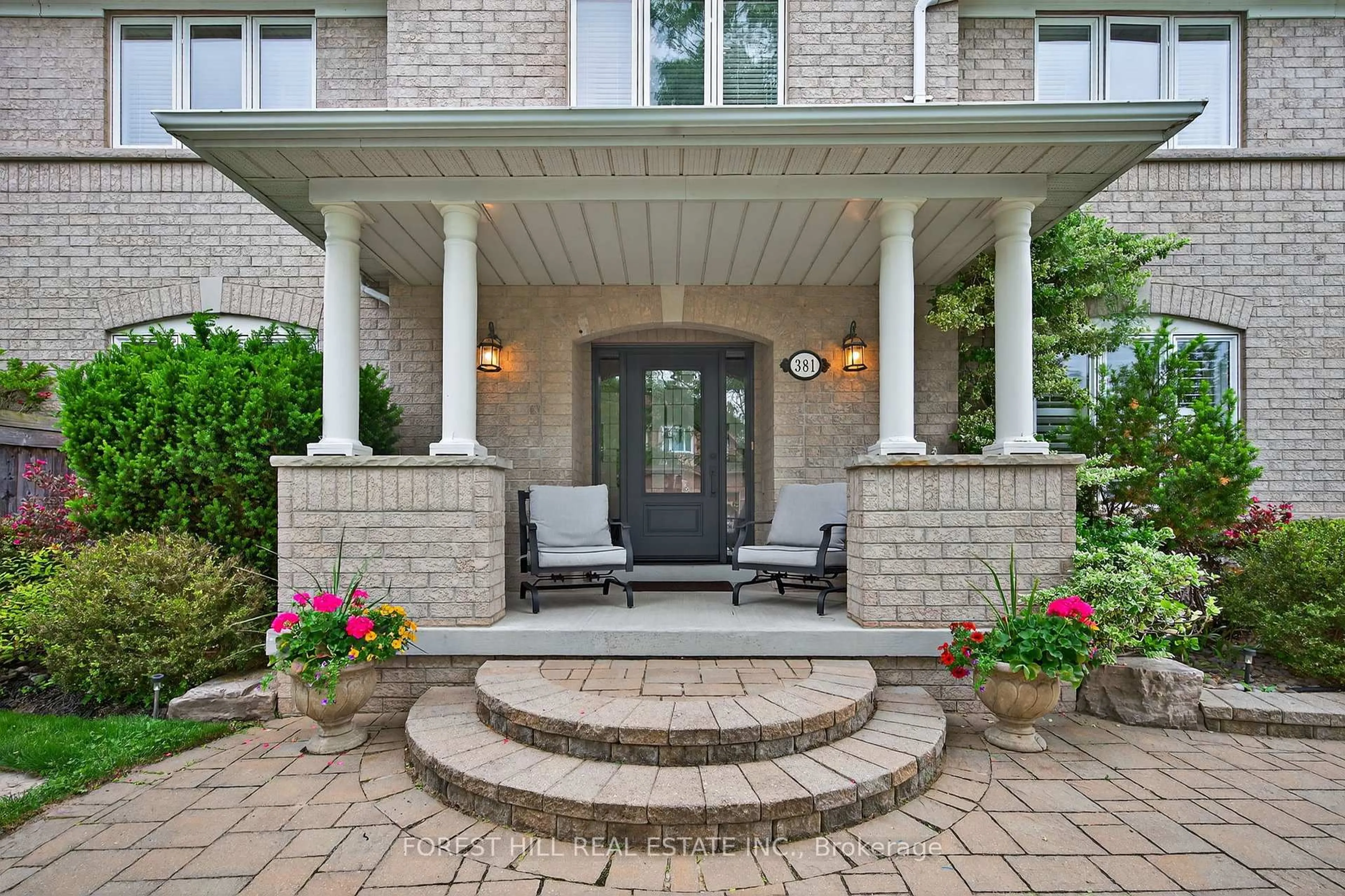 Indoor entryway for 381 McBride Cres, Newmarket Ontario L3X 2W2
