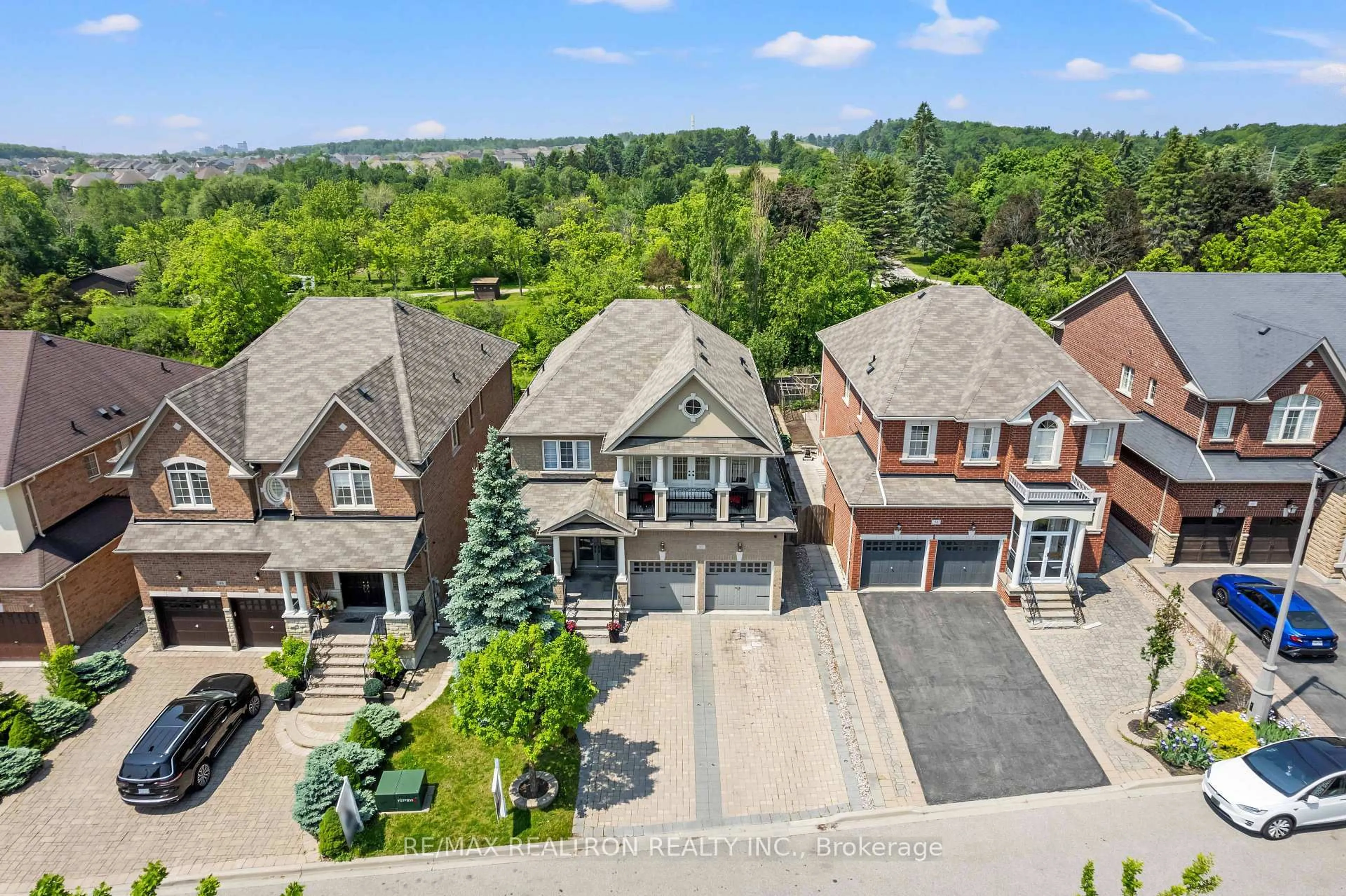 A pic from outside/outdoor area/front of a property/back of a property/a pic from drone, street for 52 Lady Angela Lane, Vaughan Ontario L6A 4S7