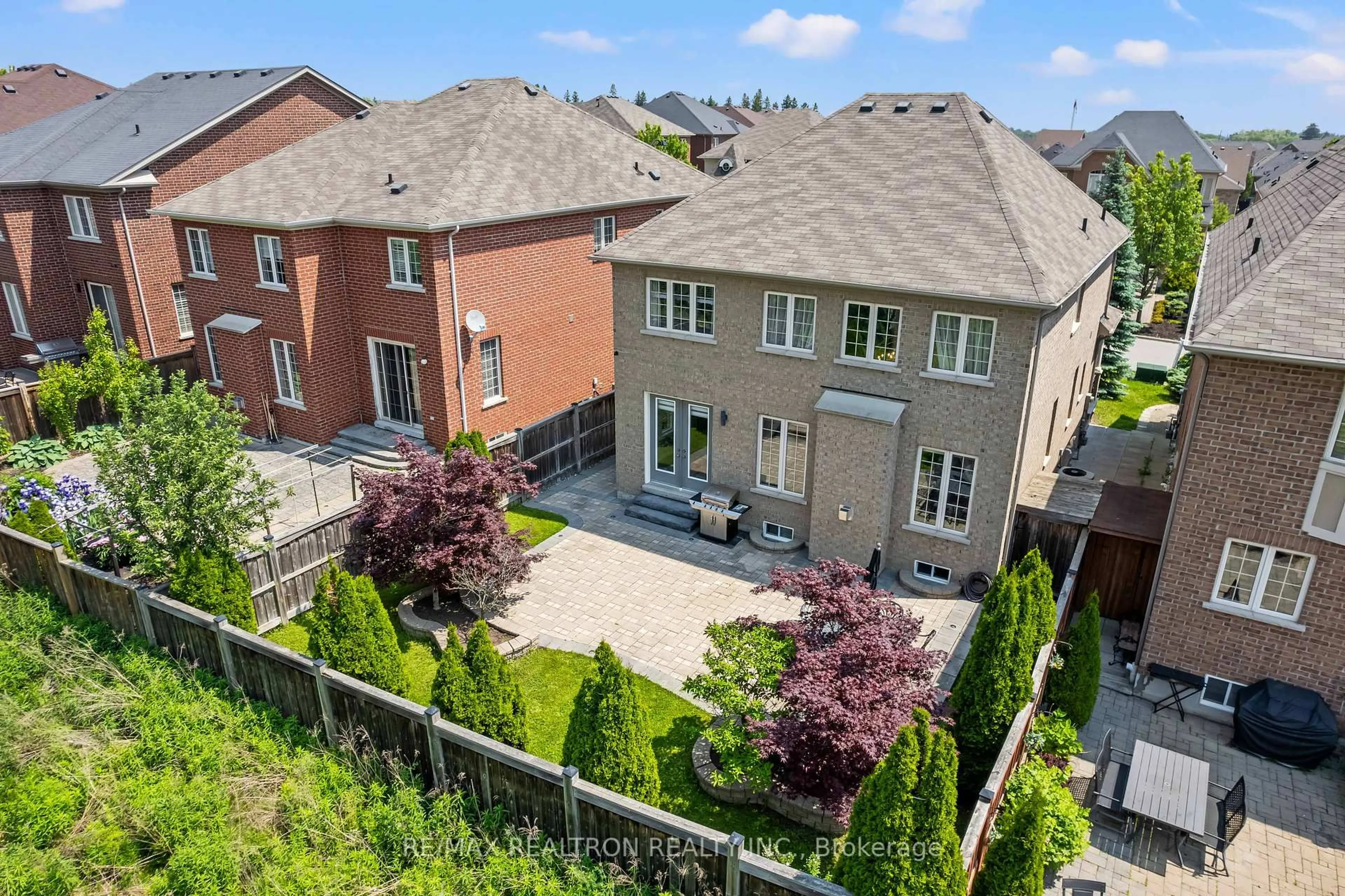 A pic from outside/outdoor area/front of a property/back of a property/a pic from drone, street for 52 Lady Angela Lane, Vaughan Ontario L6A 4S7
