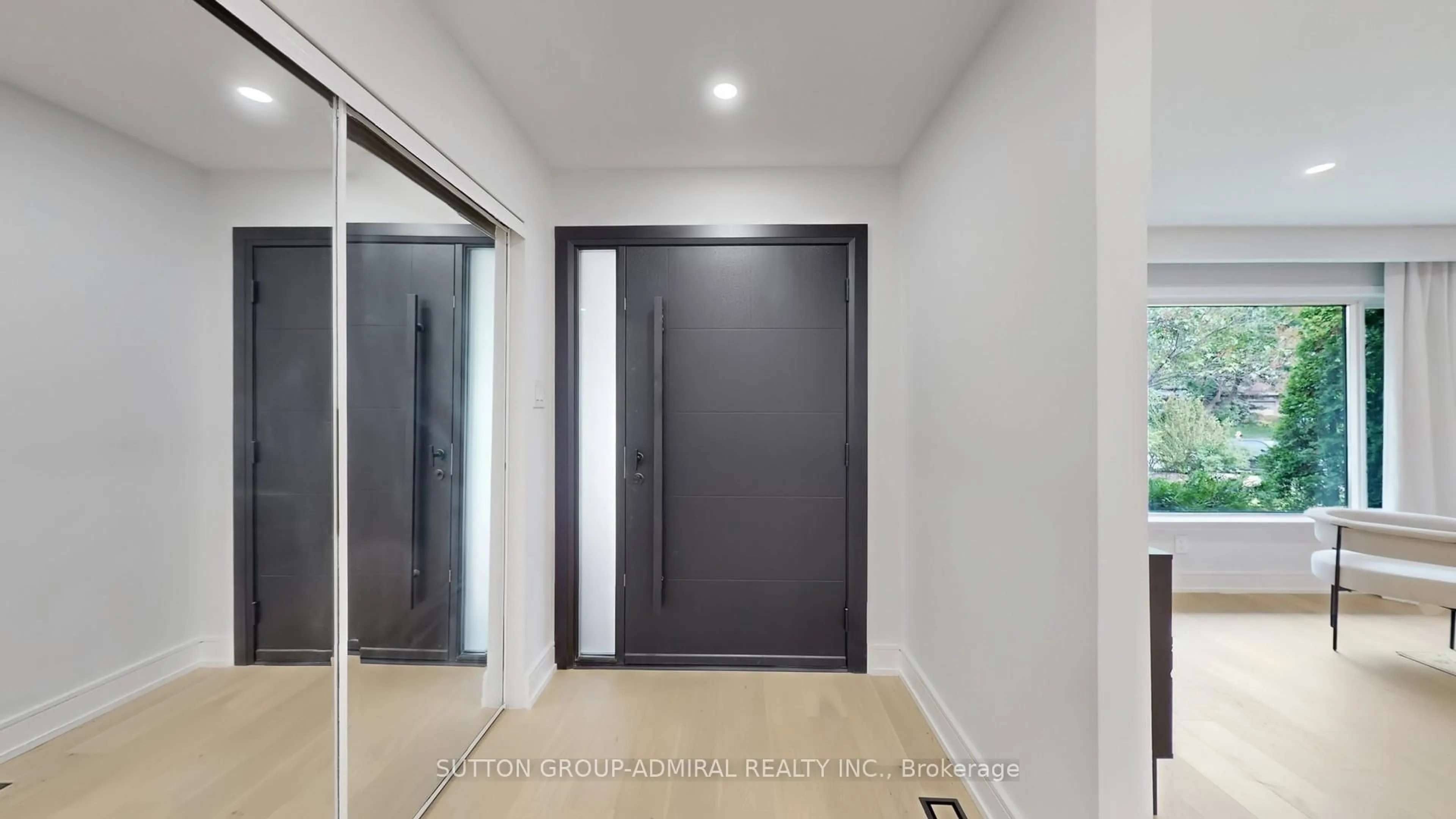 Indoor foyer for 182 bayview fairways Dr, Markham Ontario L3T 2Y8