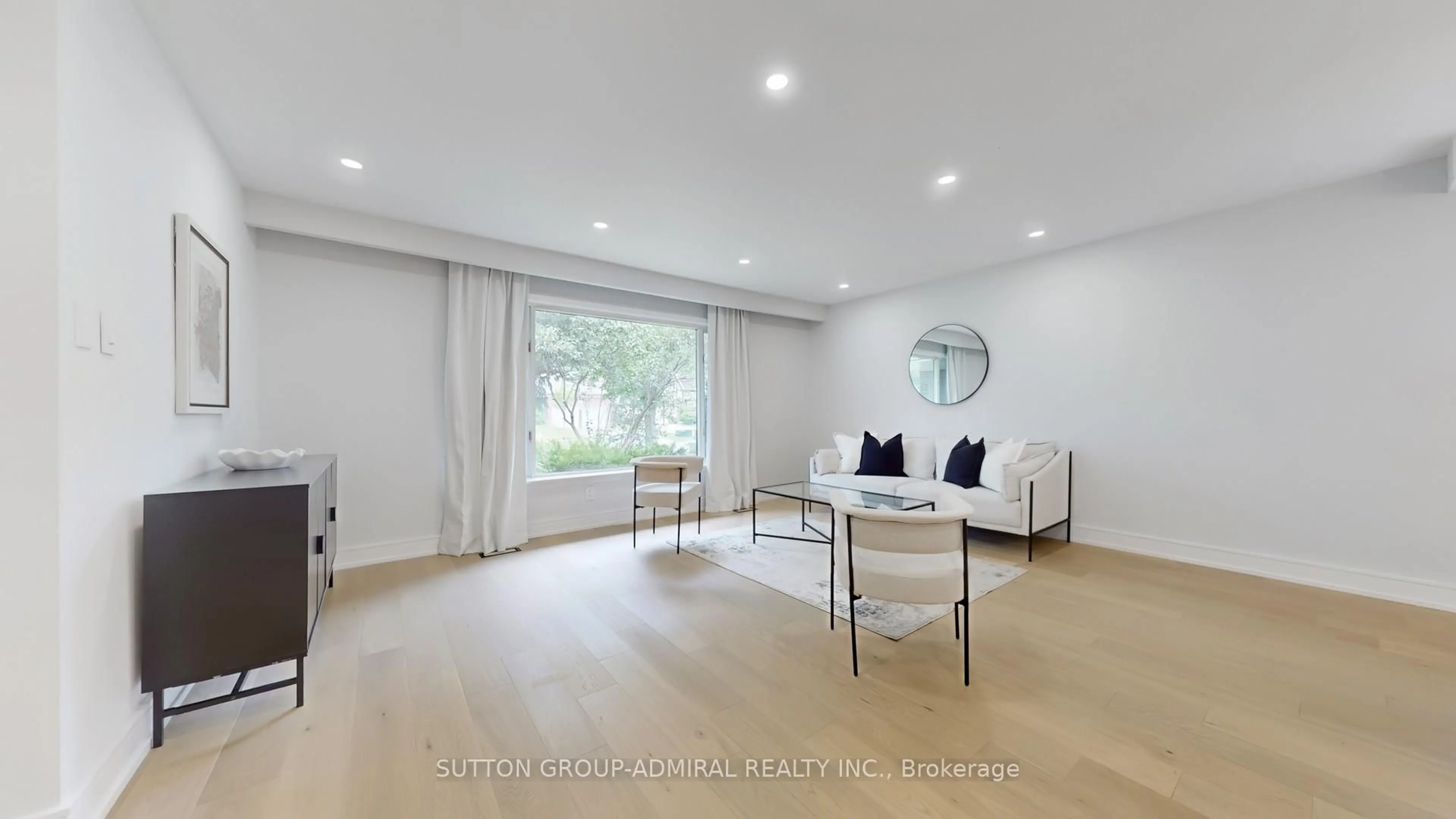Living room with furniture, wood/laminate floor for 182 bayview fairways Dr, Markham Ontario L3T 2Y8