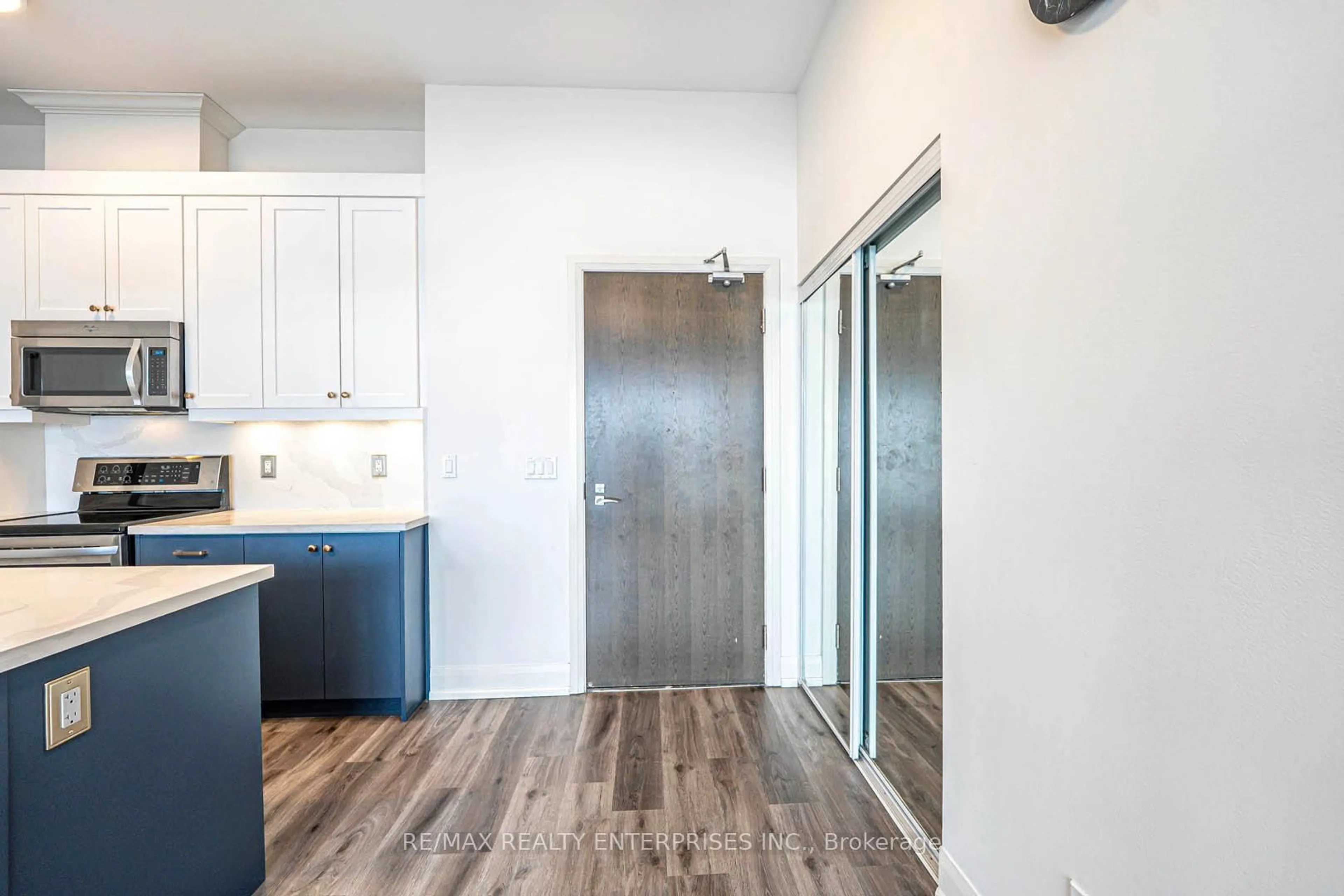 Indoor entryway for 2900 Highway 7 Rd #206, Vaughan Ontario L4K 0G3