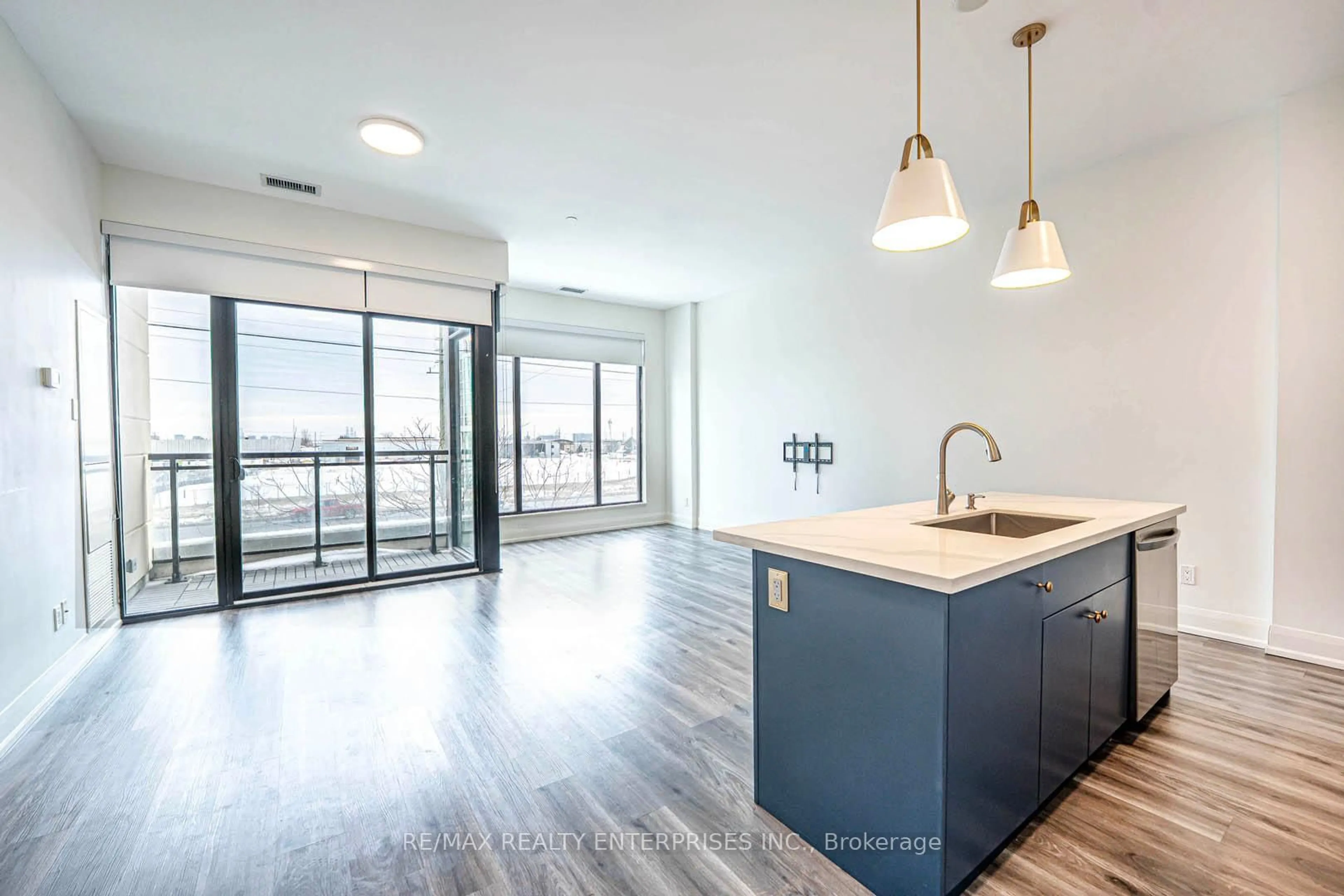 Open concept kitchen, unknown for 2900 Highway 7 Rd #206, Vaughan Ontario L4K 0G3