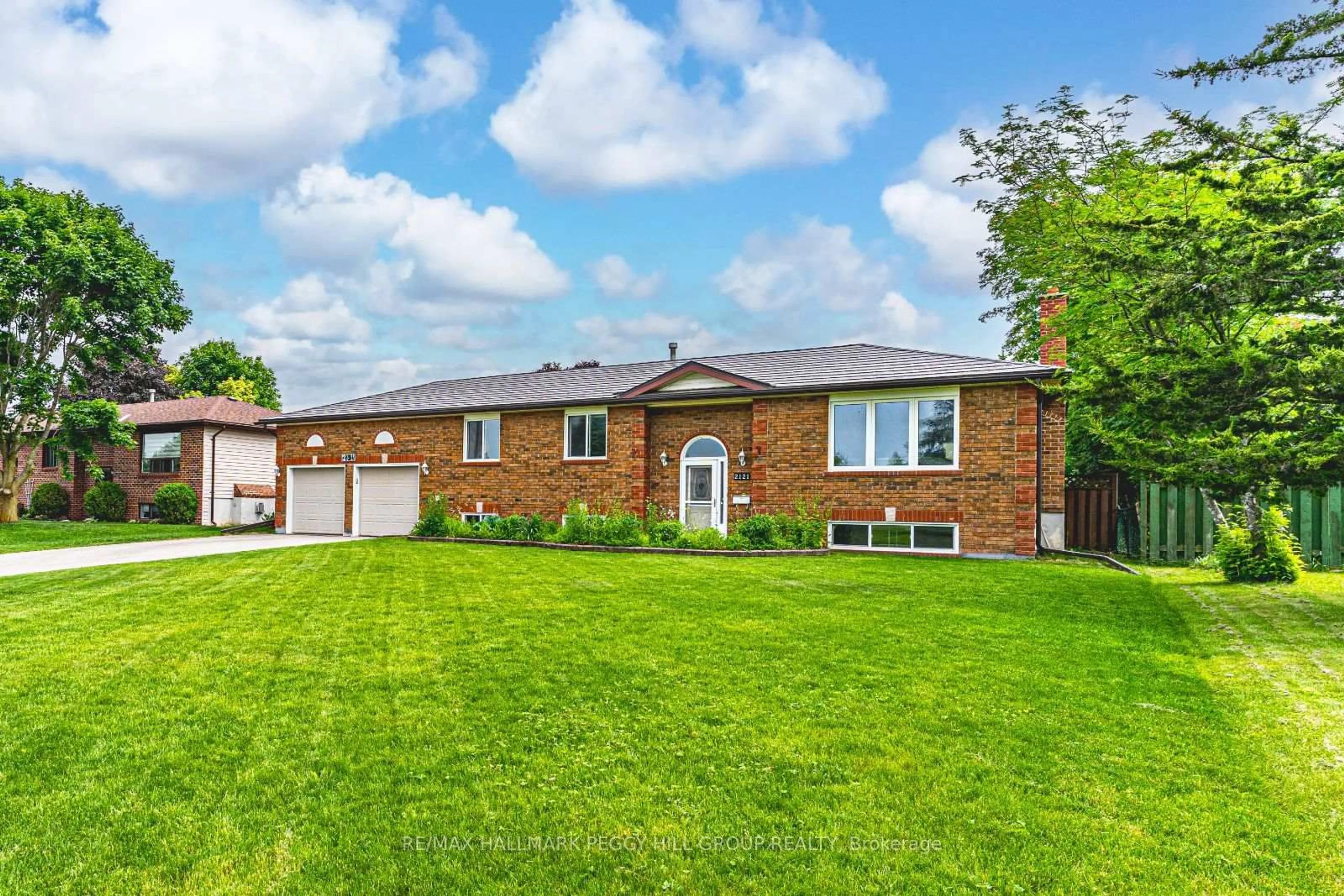 Home with brick exterior material, street for 2121 Gordon St, Innisfil Ontario L9S 1C5