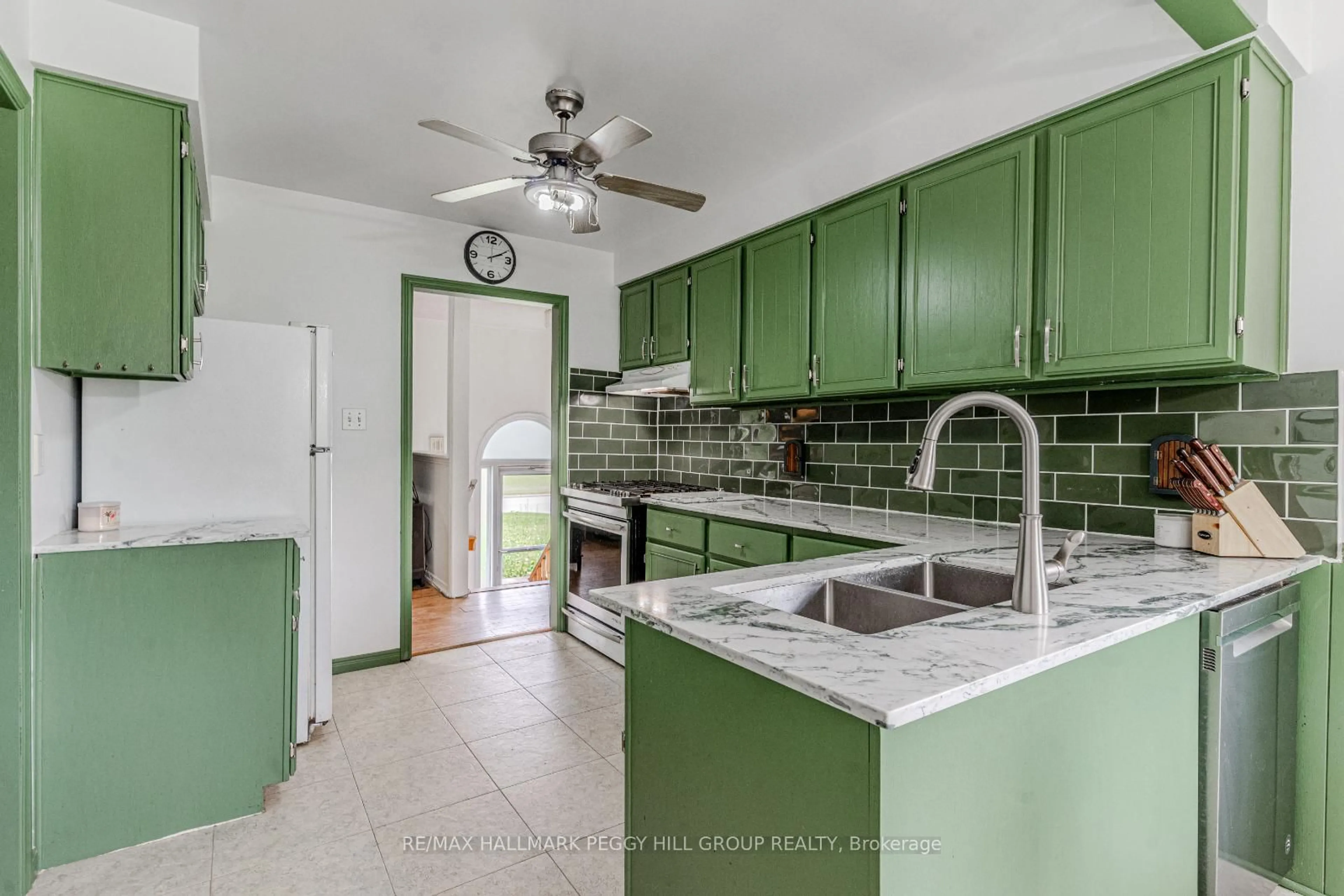 Standard kitchen, ceramic/tile floor for 2121 Gordon St, Innisfil Ontario L9S 1C5