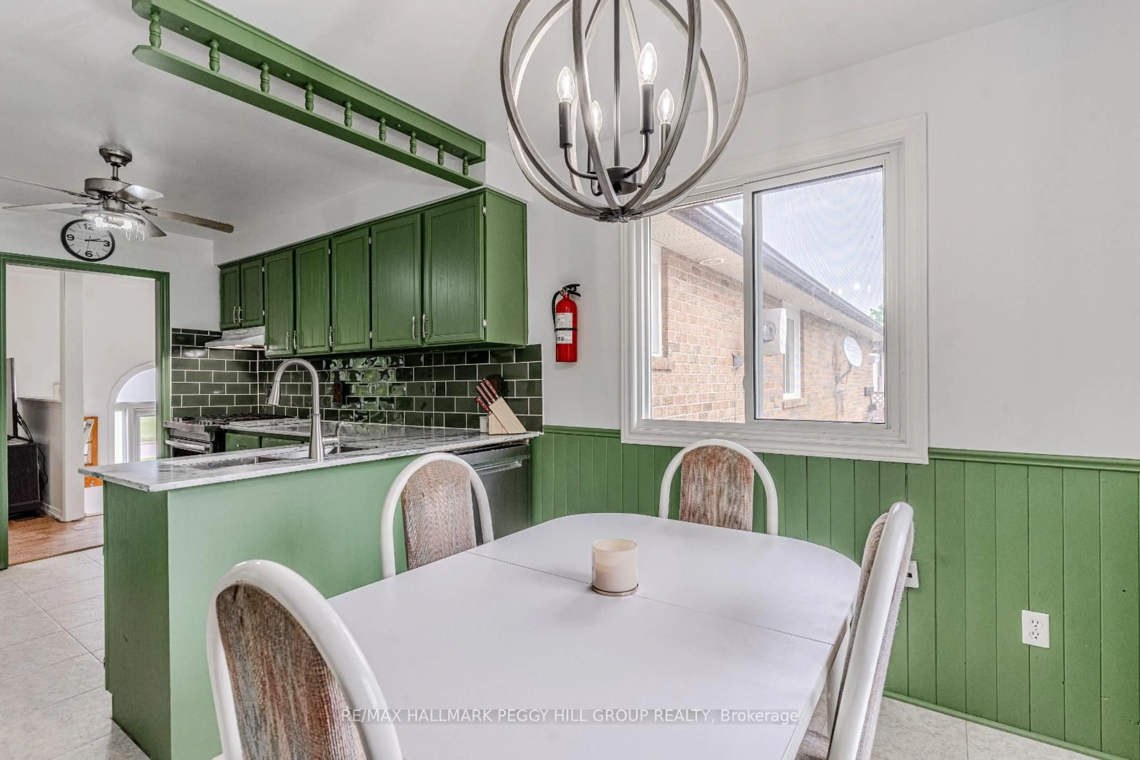 Open concept kitchen, ceramic/tile floor for 2121 Gordon St, Innisfil Ontario L9S 1C5