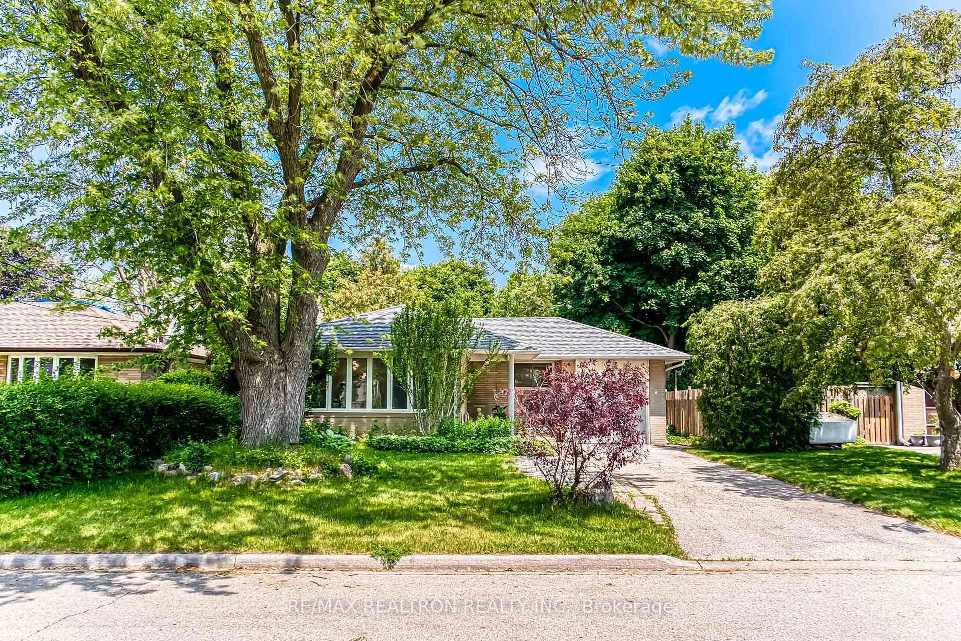 Unknown for 3 Cartier Cres, Richmond Hill Ontario L4C 2M9