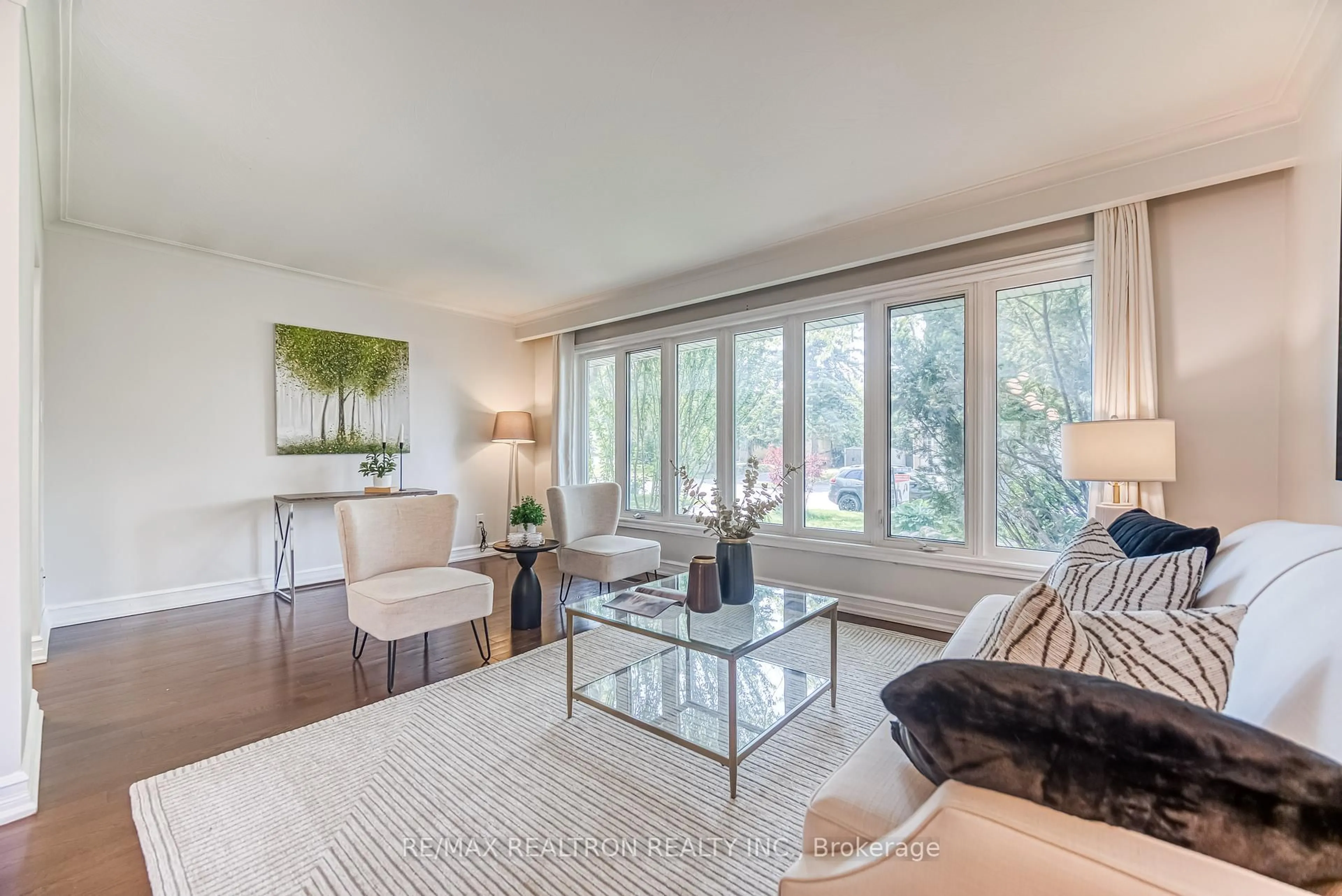 Living room with furniture, unknown for 3 Cartier Cres, Richmond Hill Ontario L4C 2M9