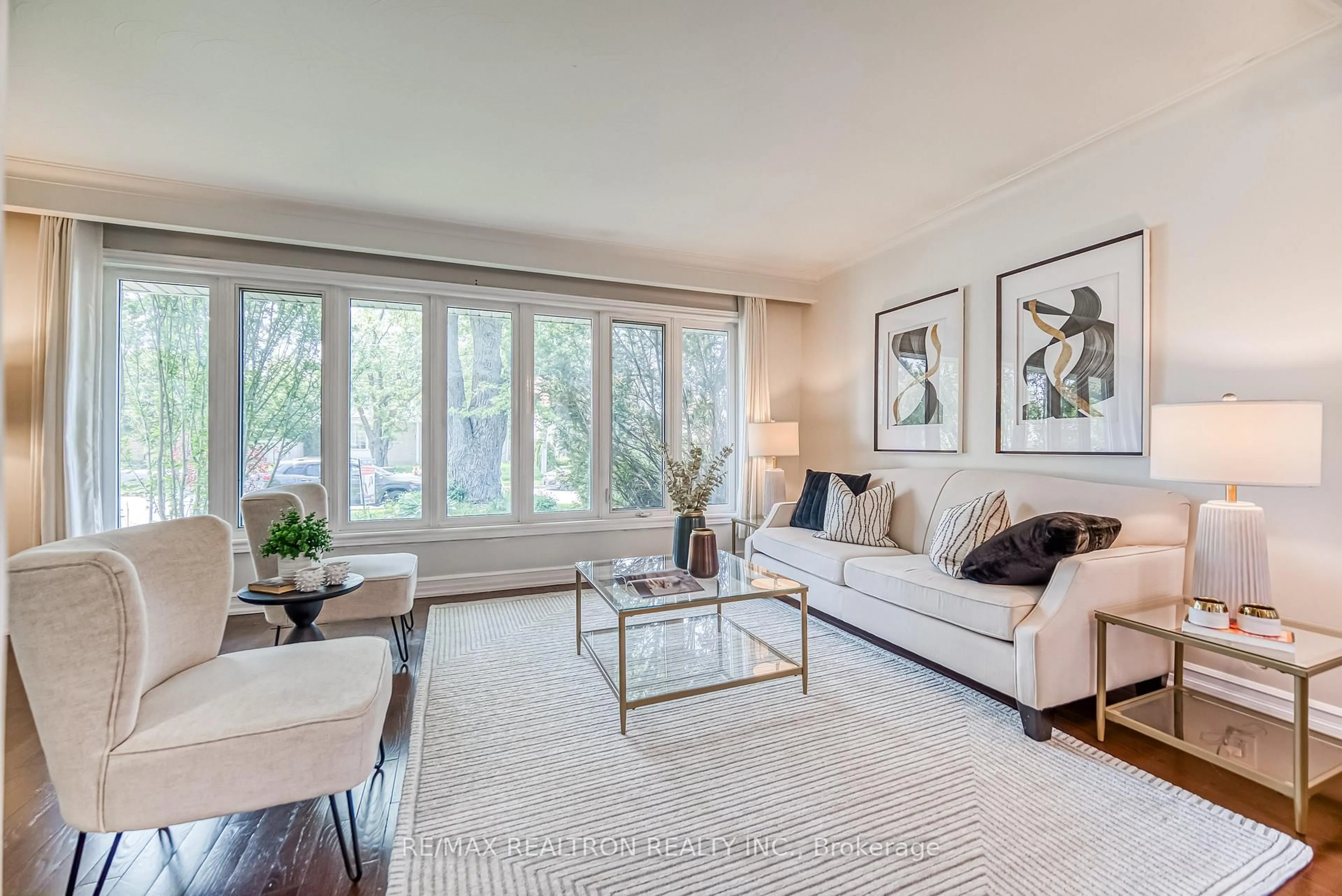 Living room with furniture, unknown for 3 Cartier Cres, Richmond Hill Ontario L4C 2M9