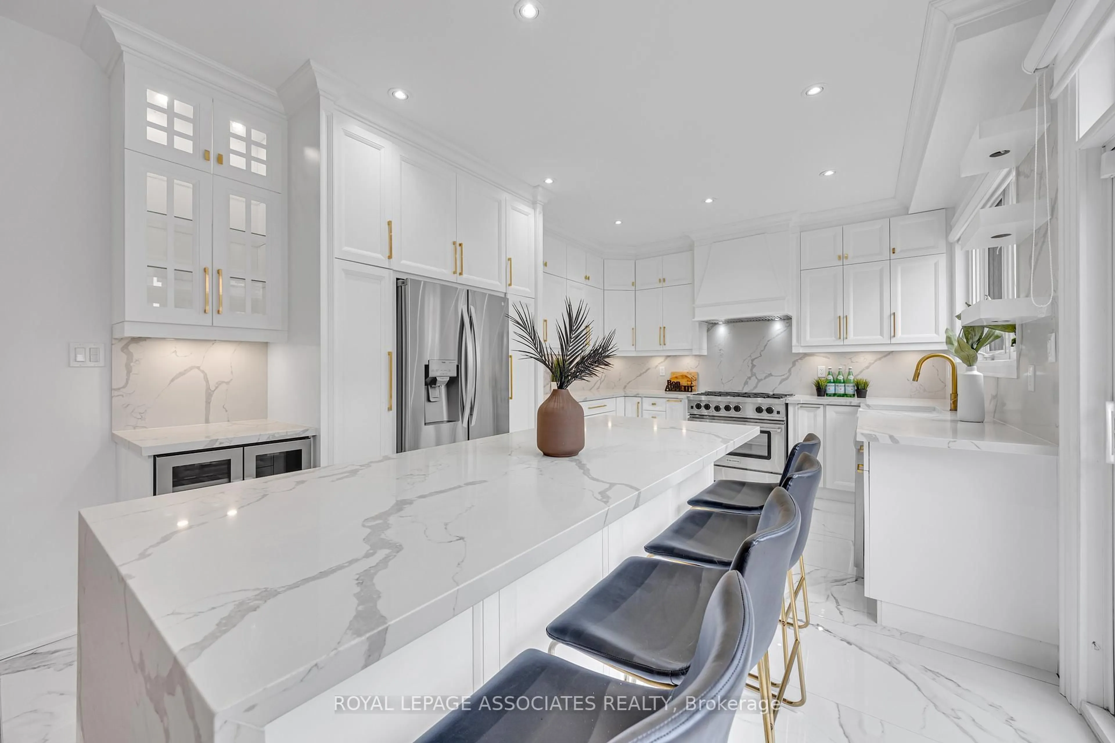 Contemporary kitchen, ceramic/tile floor for 66 Philip Brown Ave, Whitchurch-Stouffville Ontario L4A 1S7