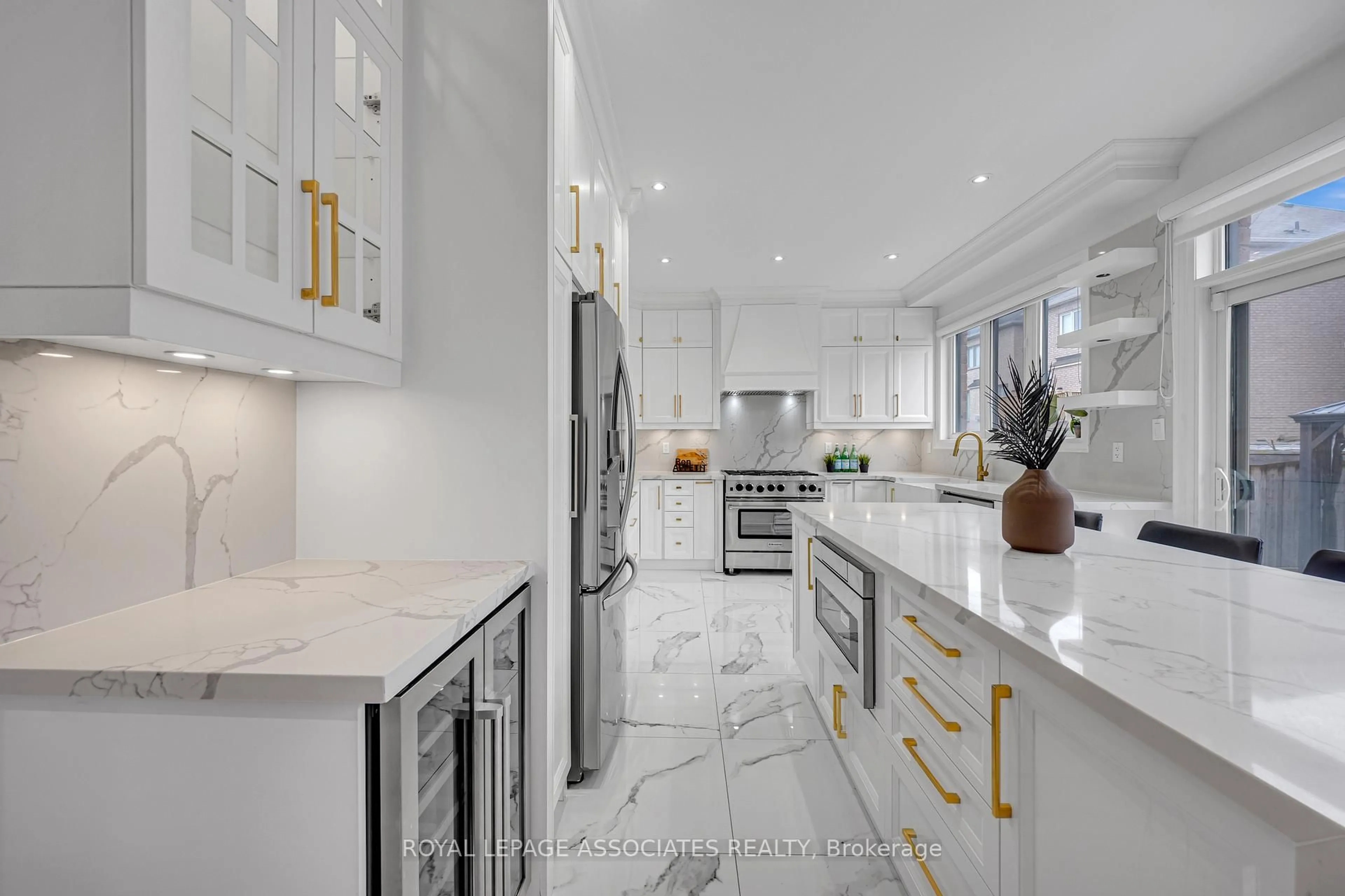 Contemporary kitchen, ceramic/tile floor for 66 Philip Brown Ave, Whitchurch-Stouffville Ontario L4A 1S7