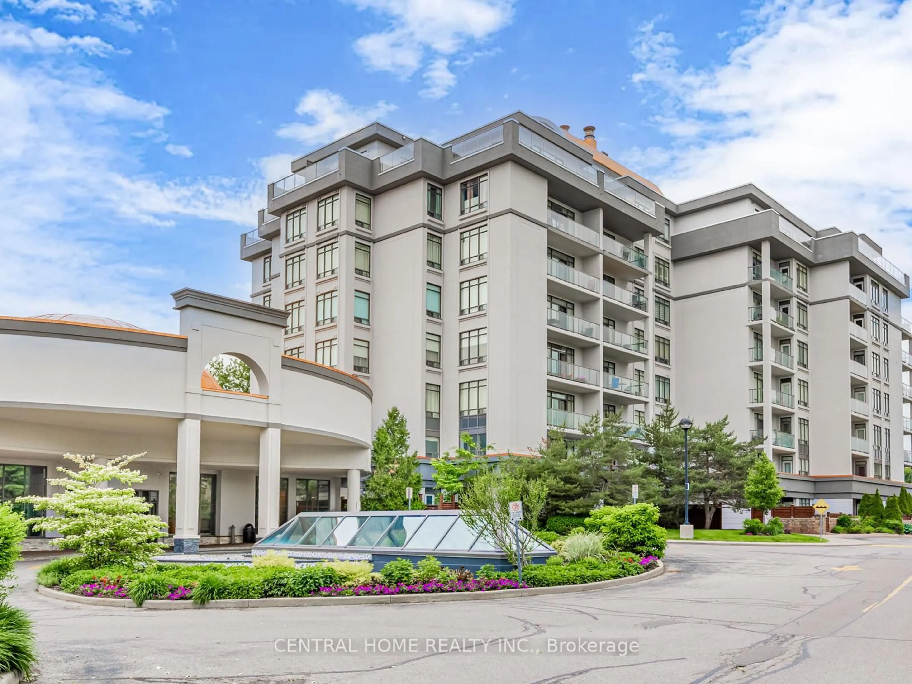 Indoor foyer for 11121 Yonge St #217, Richmond Hill Ontario L4C 0S7