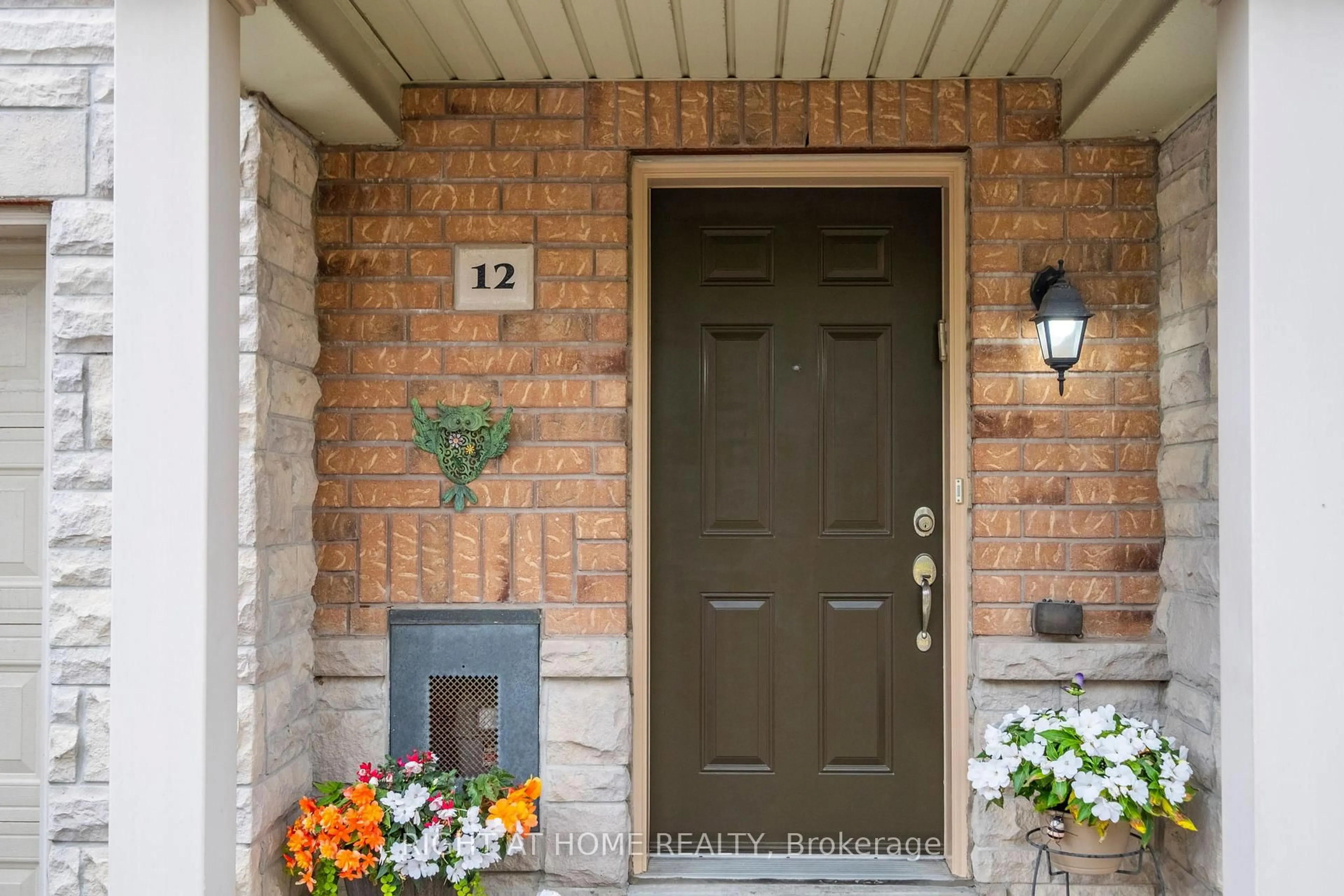 Indoor entryway for 8777 Dufferin St #12, Vaughan Ontario L4J 8W3