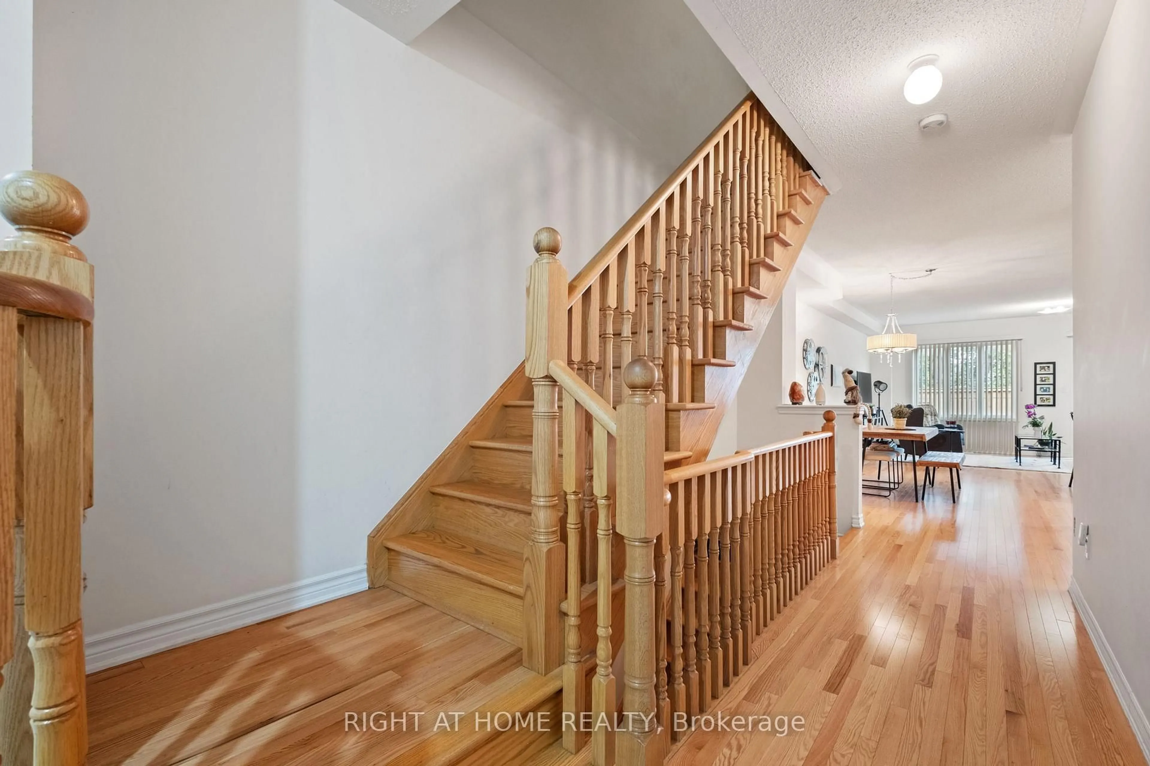 Stairs for 8777 Dufferin St #12, Vaughan Ontario L4J 8W3