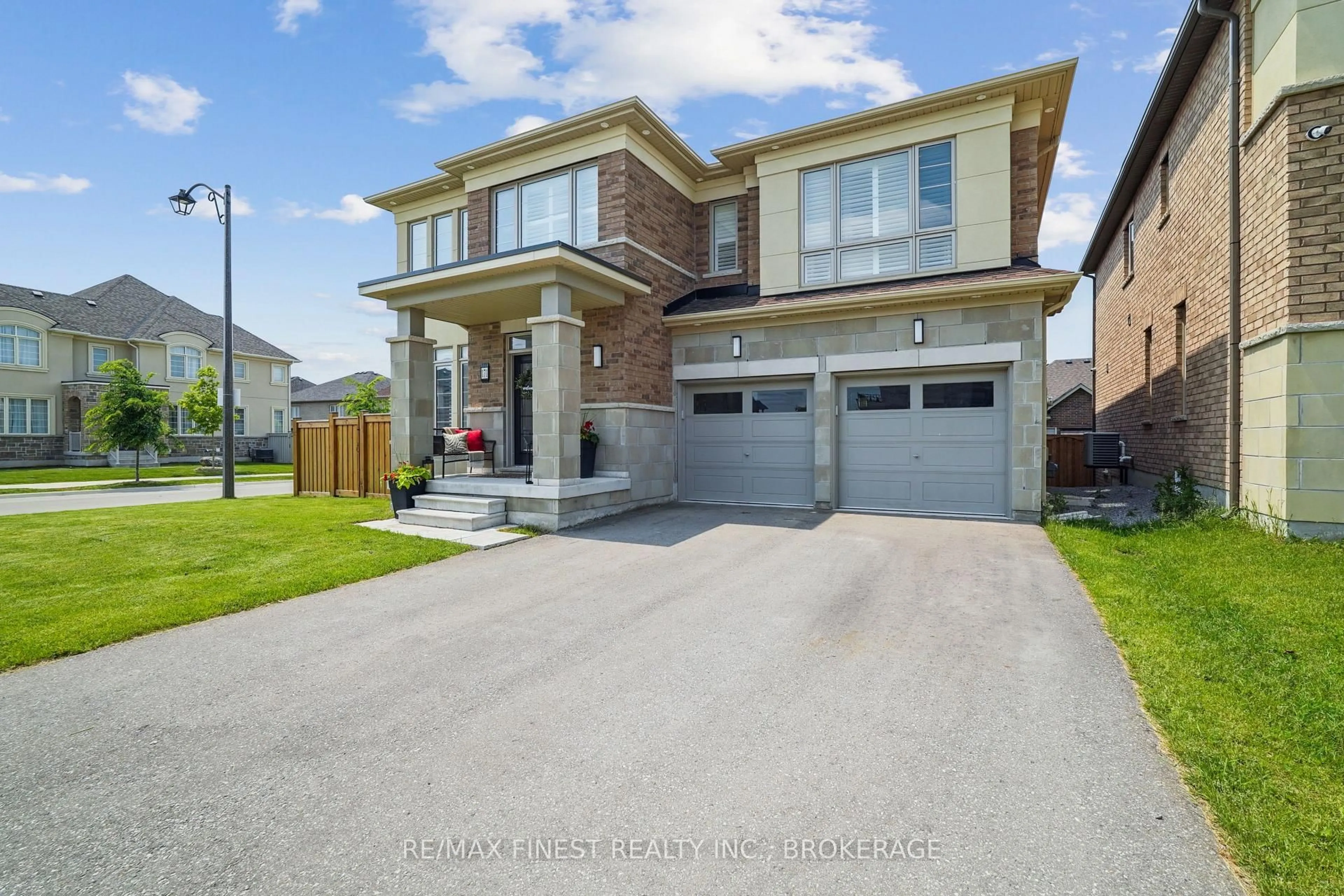 Home with brick exterior material, street for 171 Frederick Pearson St, East Gwillimbury Ontario L9N 0Y8