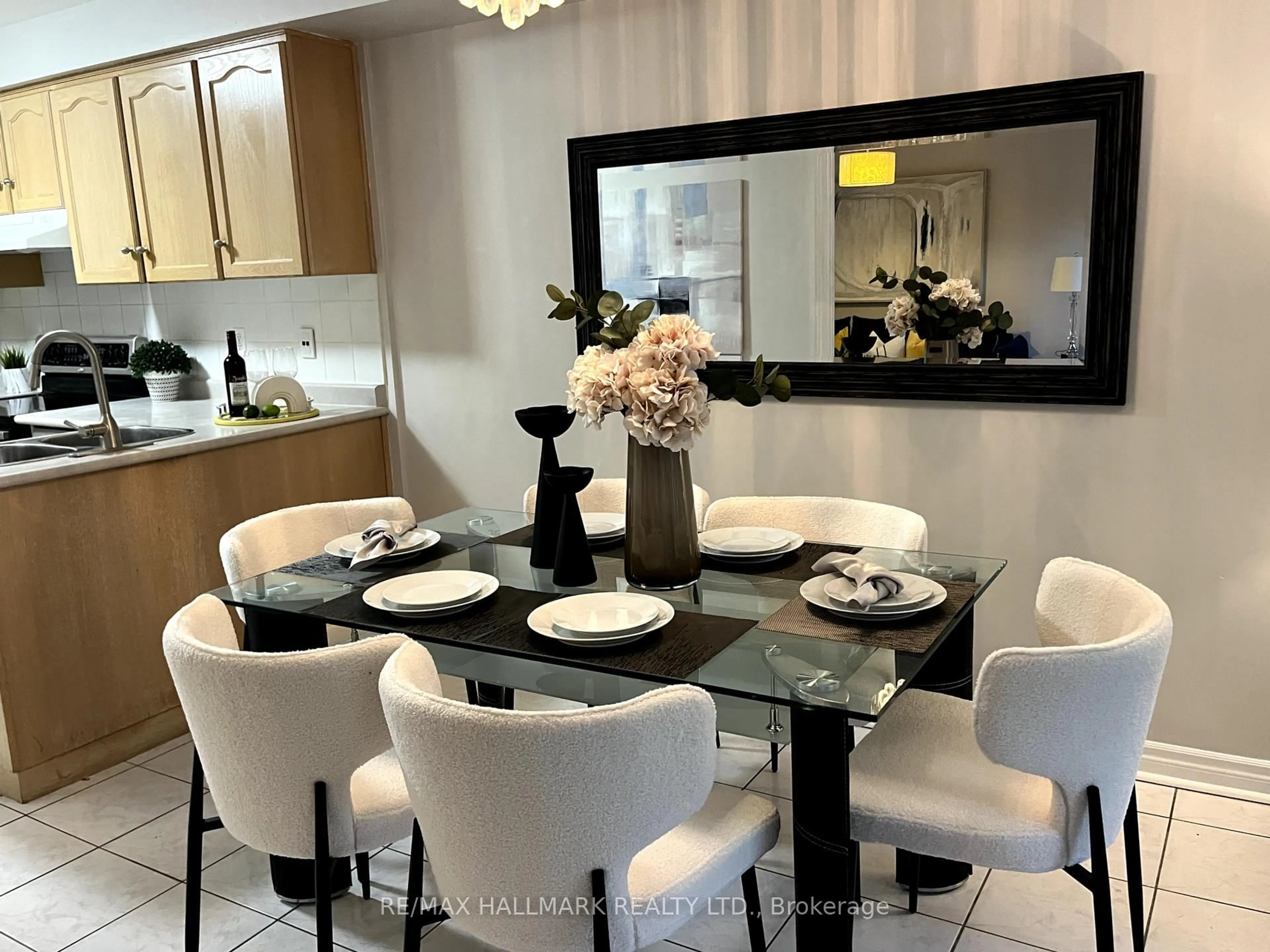 Dining room, ceramic/tile floor for 137 Kimono Cres, Richmond Hill Ontario L4S 2A5