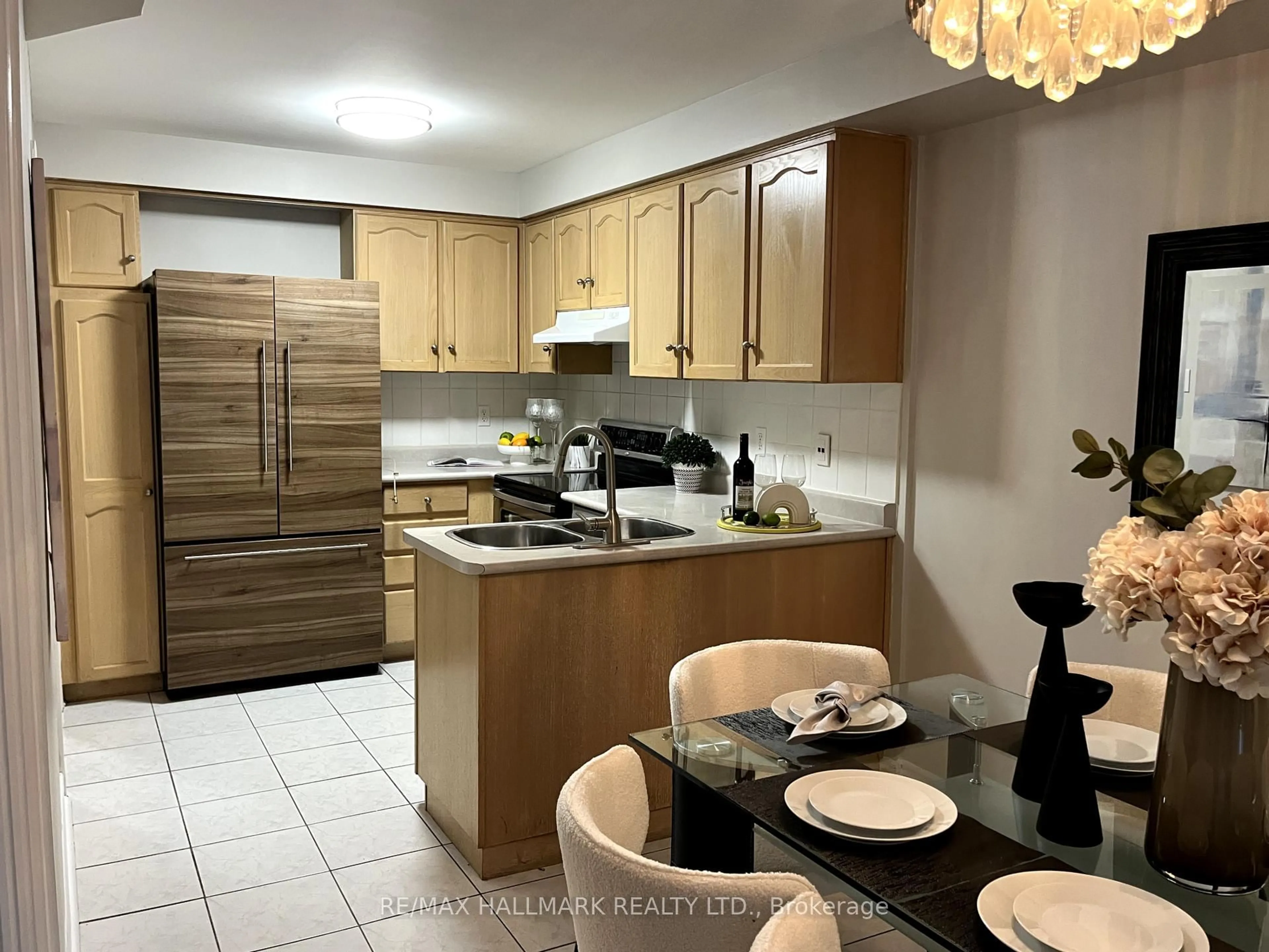 Standard kitchen, unknown for 137 Kimono Cres, Richmond Hill Ontario L4S 2A5
