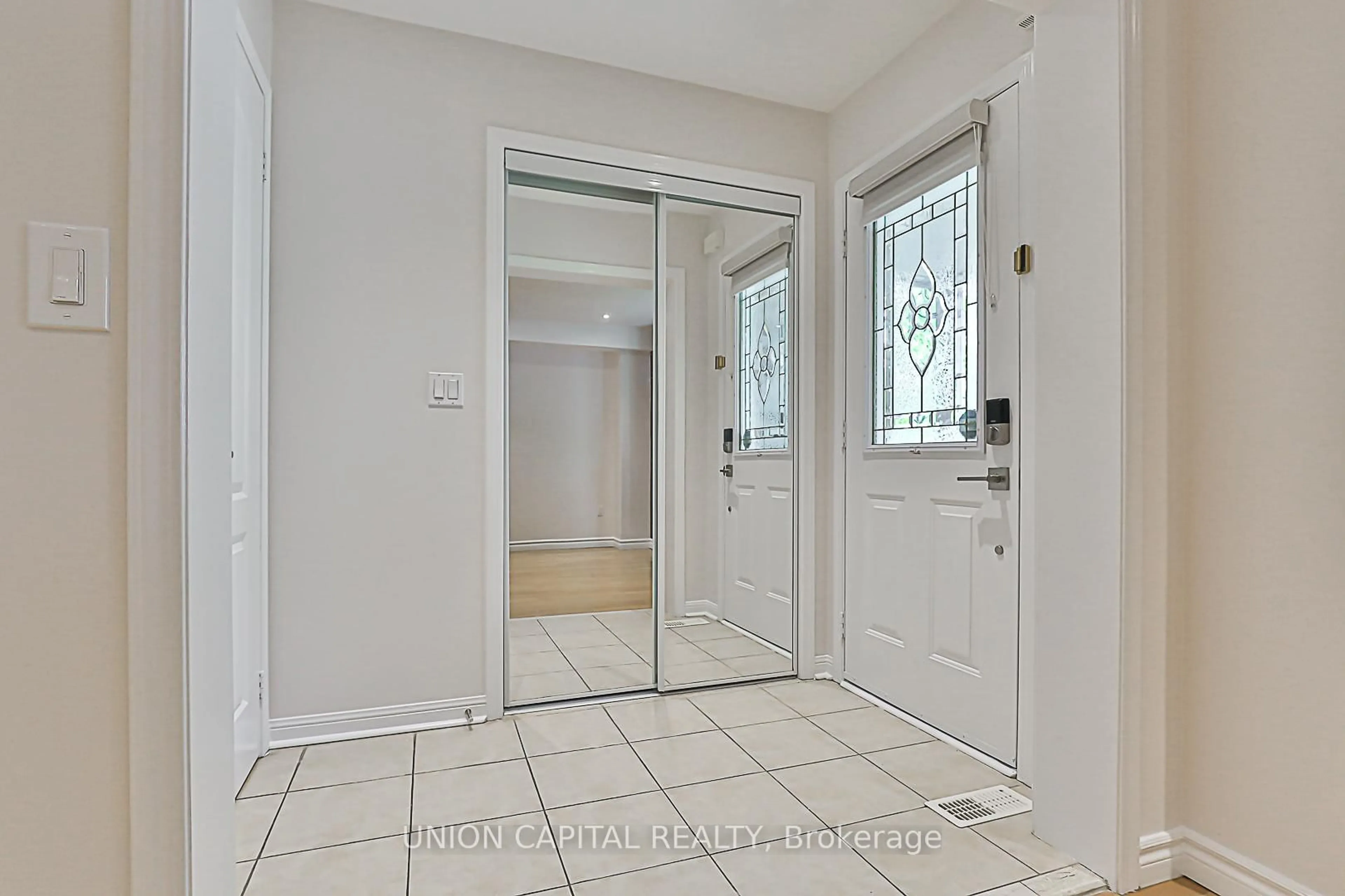 Indoor entryway for 533 Bur Oak Ave, Markham Ontario L6C 2S5