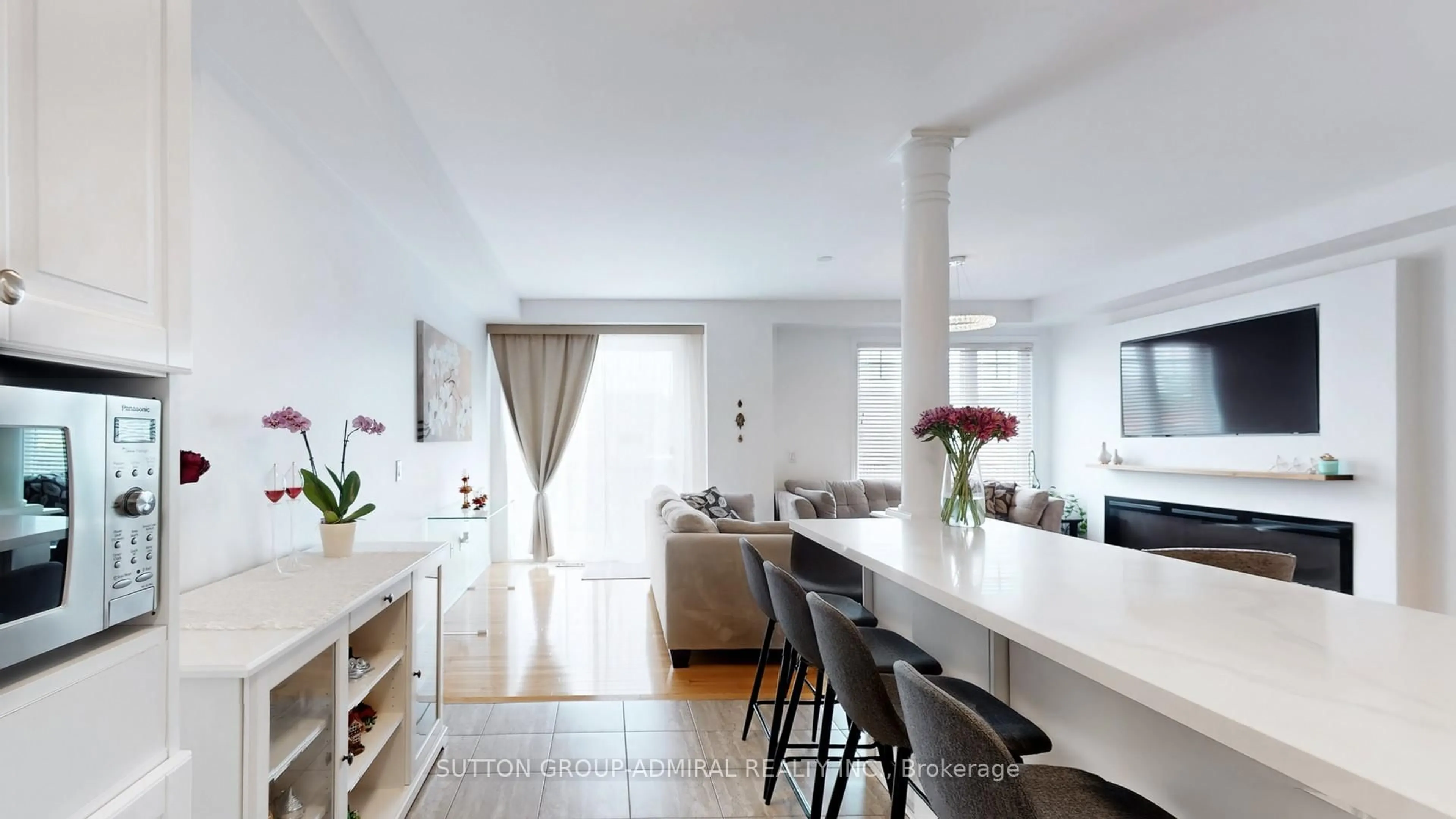 Open concept kitchen, unknown for 93 Windrow St, Richmond Hill Ontario L4E 0Y1