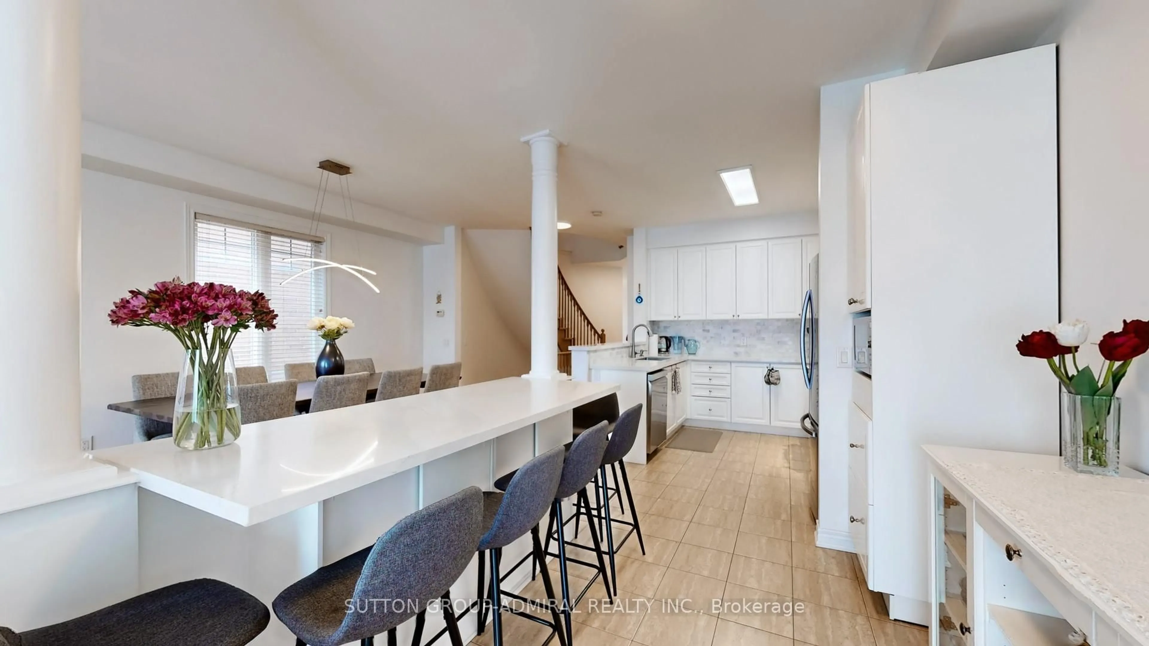 Open concept kitchen, unknown for 93 Windrow St, Richmond Hill Ontario L4E 0Y1