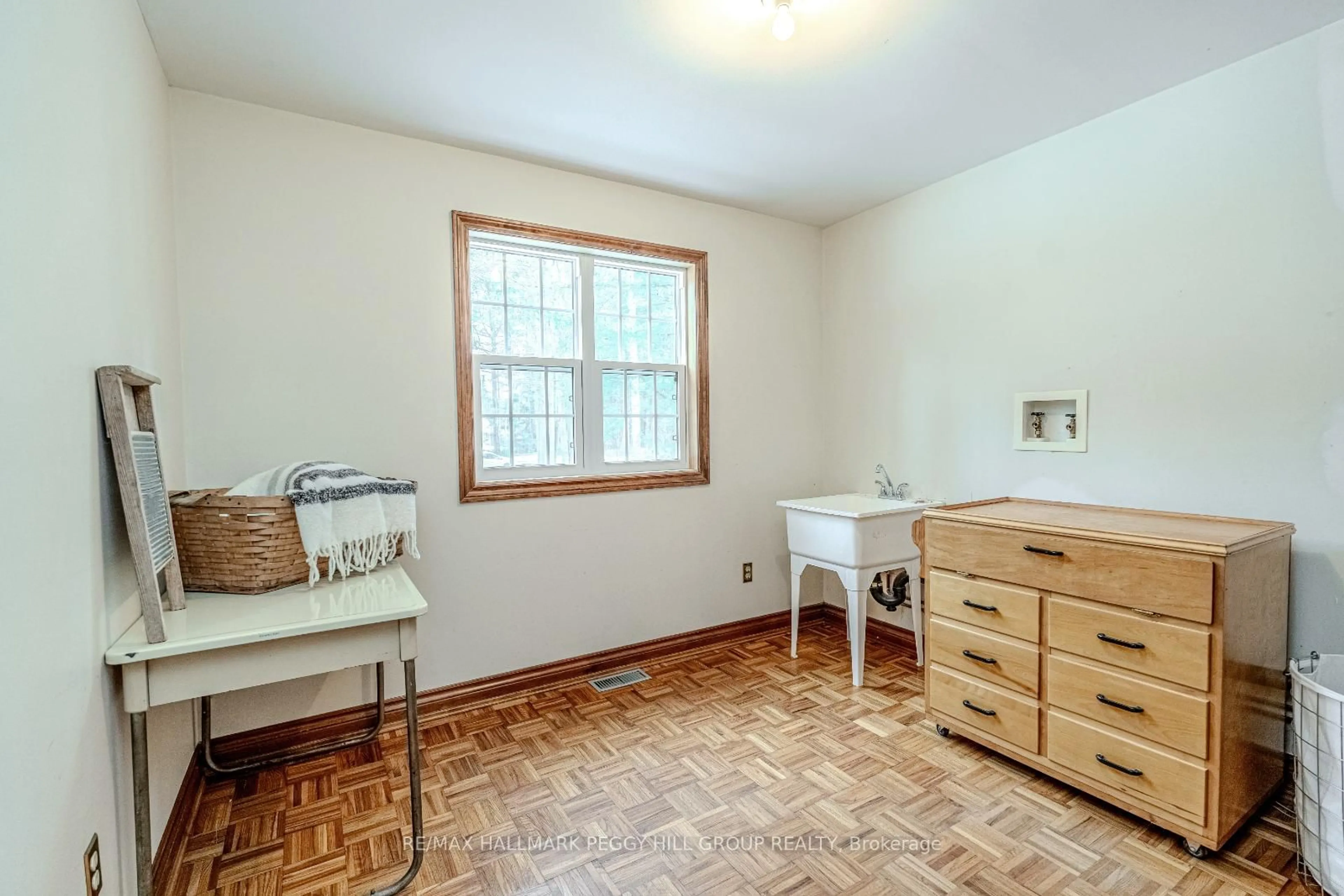 A pic of a room for 6 Woodland Heights Dr, Adjala-Tosorontio Ontario L0M 1J0