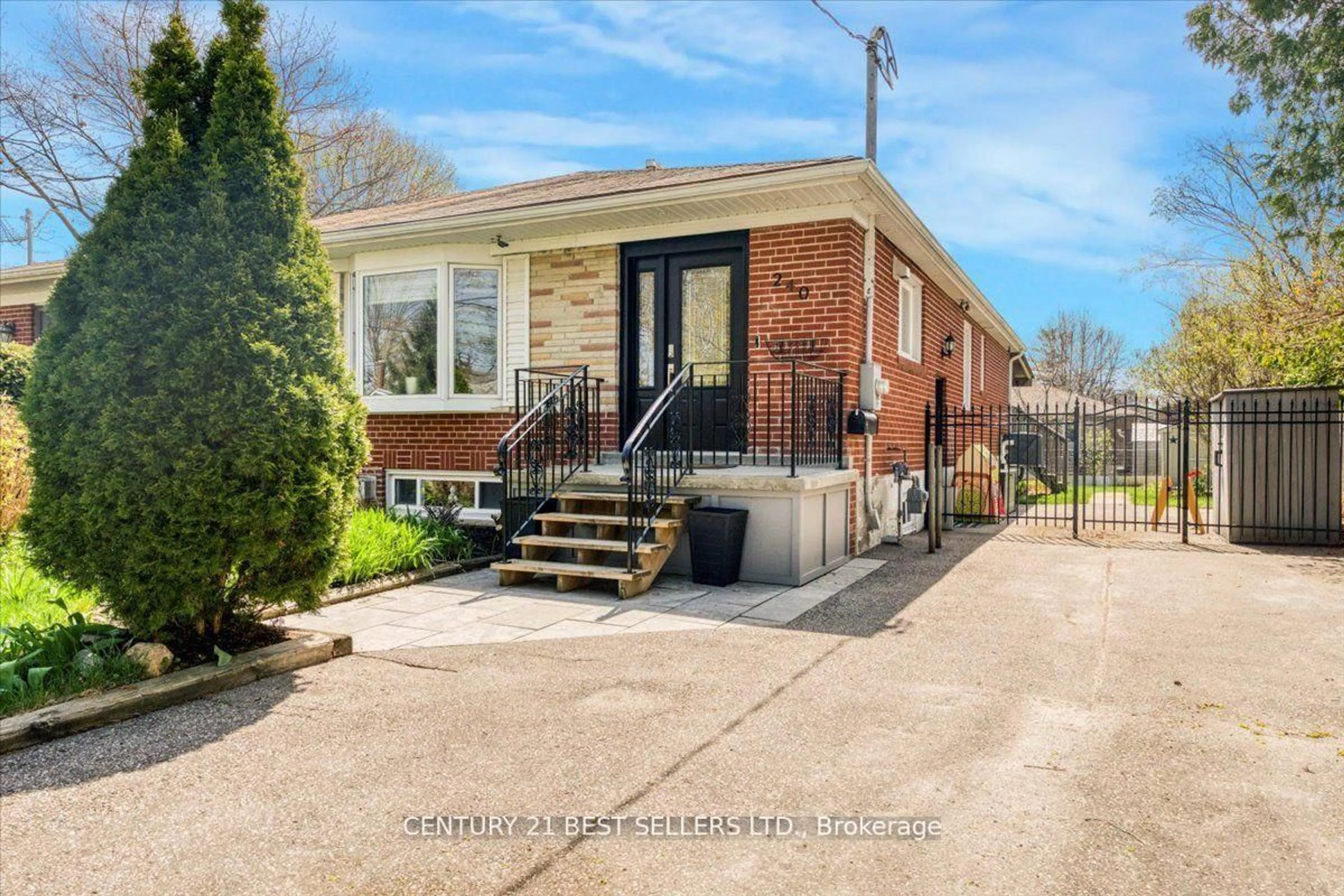 Home with brick exterior material, street for 240 Elka Dr, Richmond Hill Ontario L4C 3A3