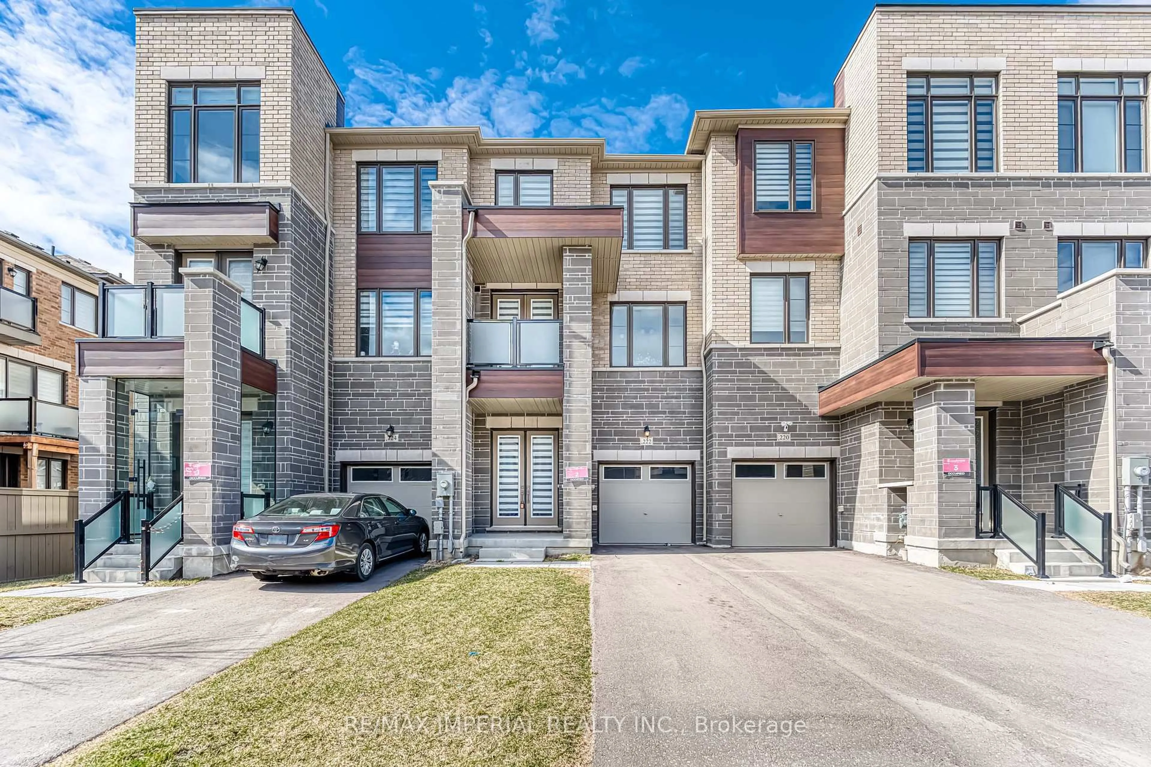 Home with brick exterior material, street for 222 Vermont Ave, Newmarket Ontario L3X 0M6