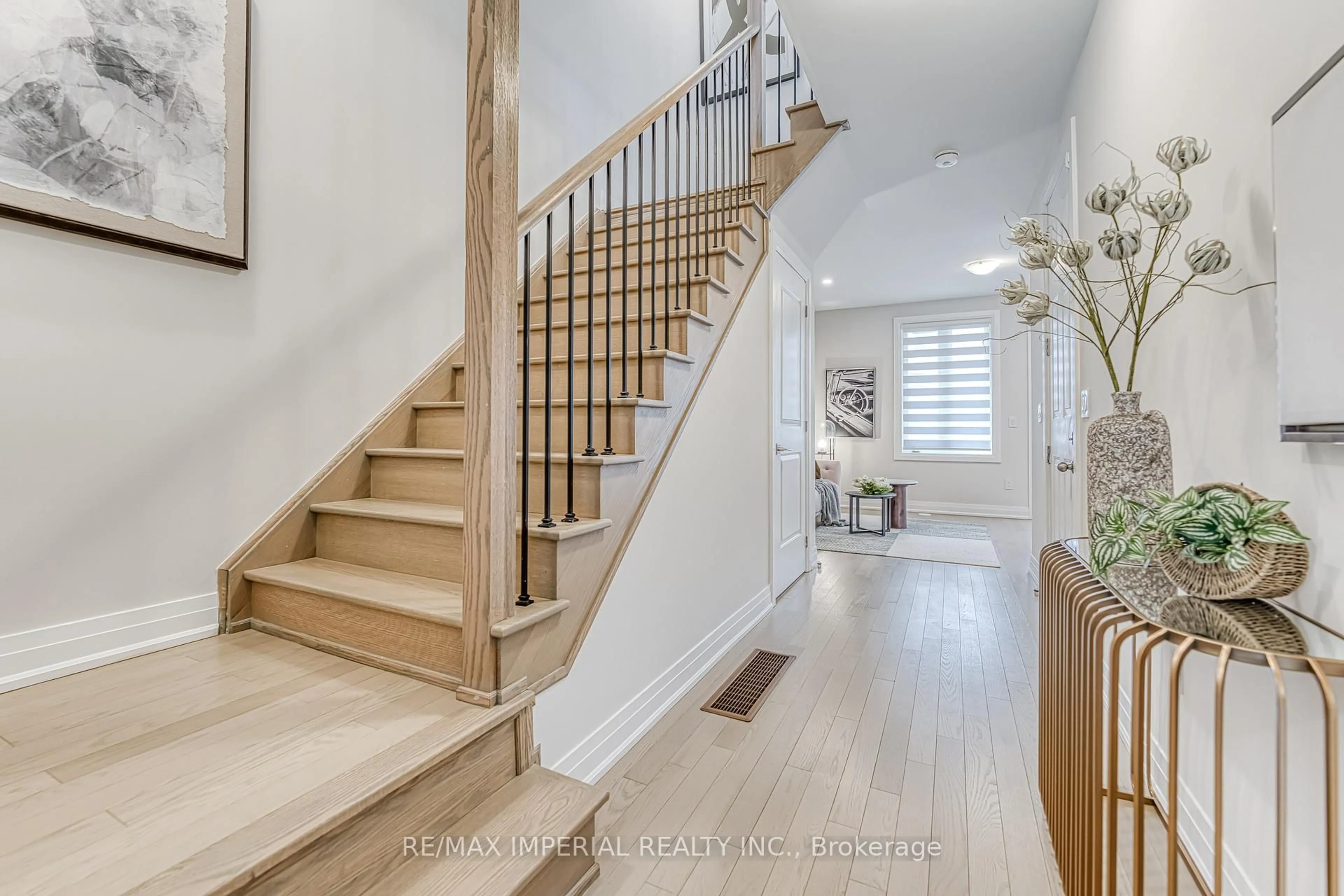Indoor entryway for 222 Vermont Ave, Newmarket Ontario L3X 0M6