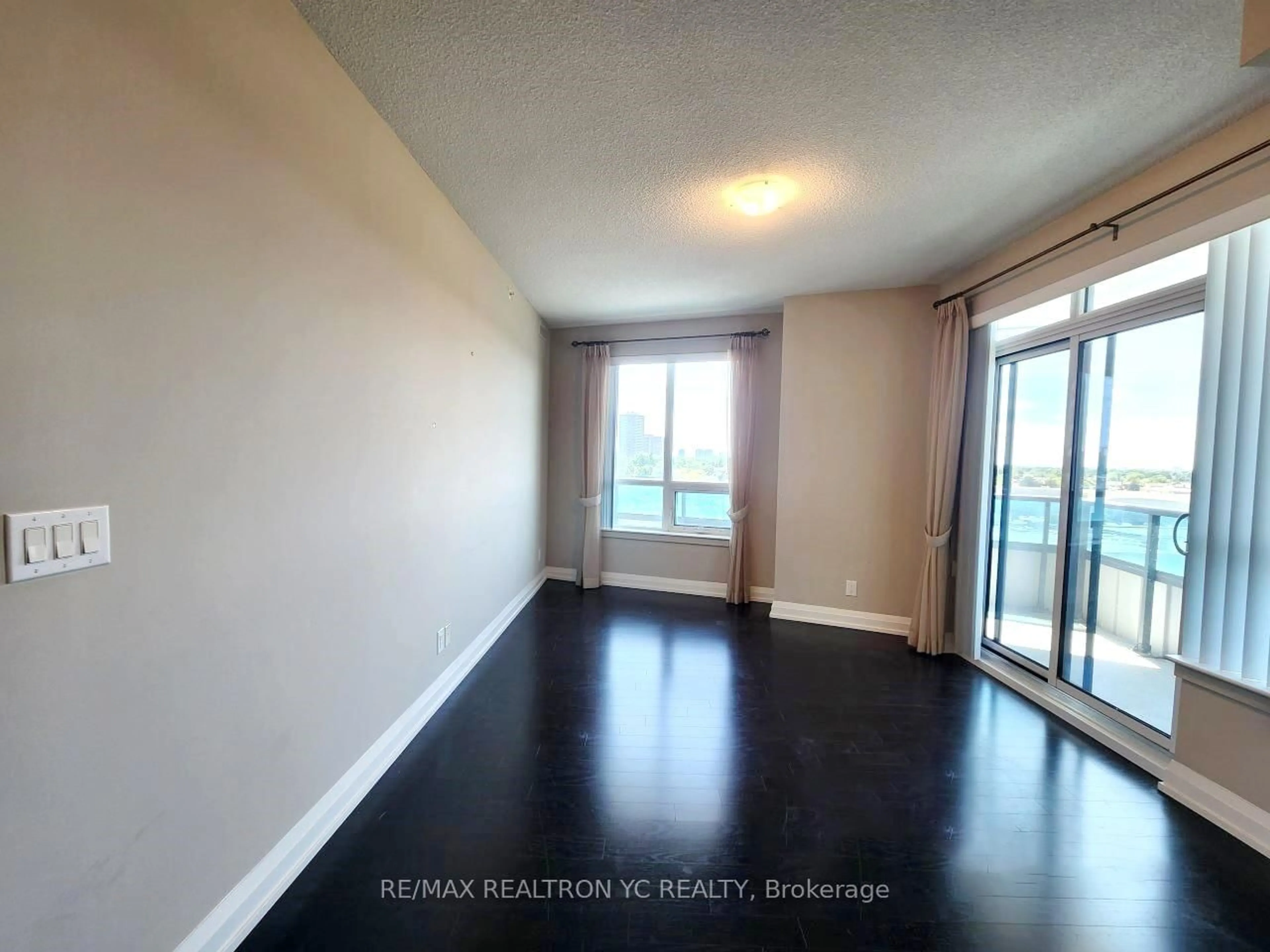 A pic of a room for 7171 Yonge St #408, Markham Ontario L3T 0C5