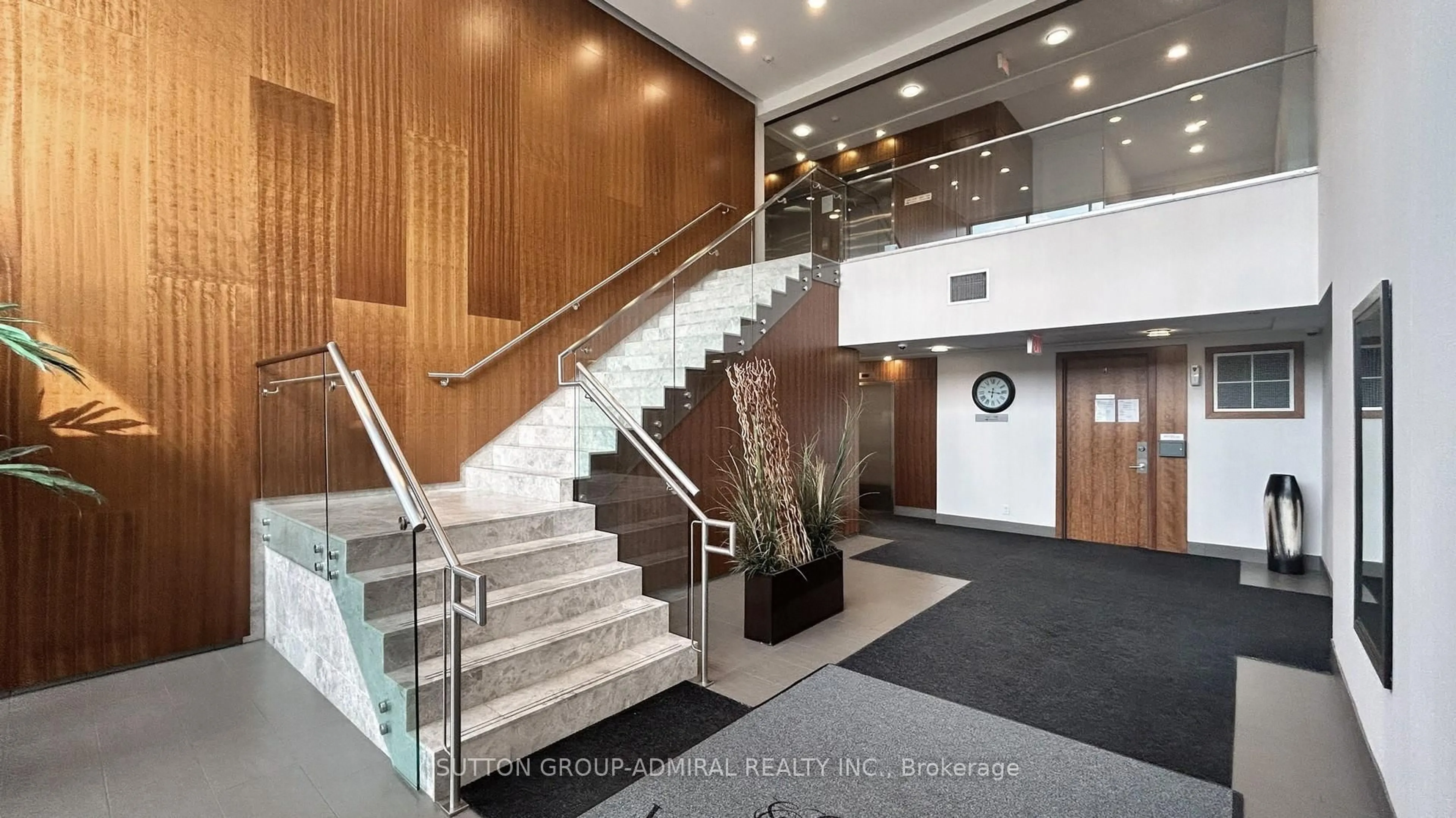 Indoor foyer for 4700 Highway 7 St #103, Vaughan Ontario L4L 0B4
