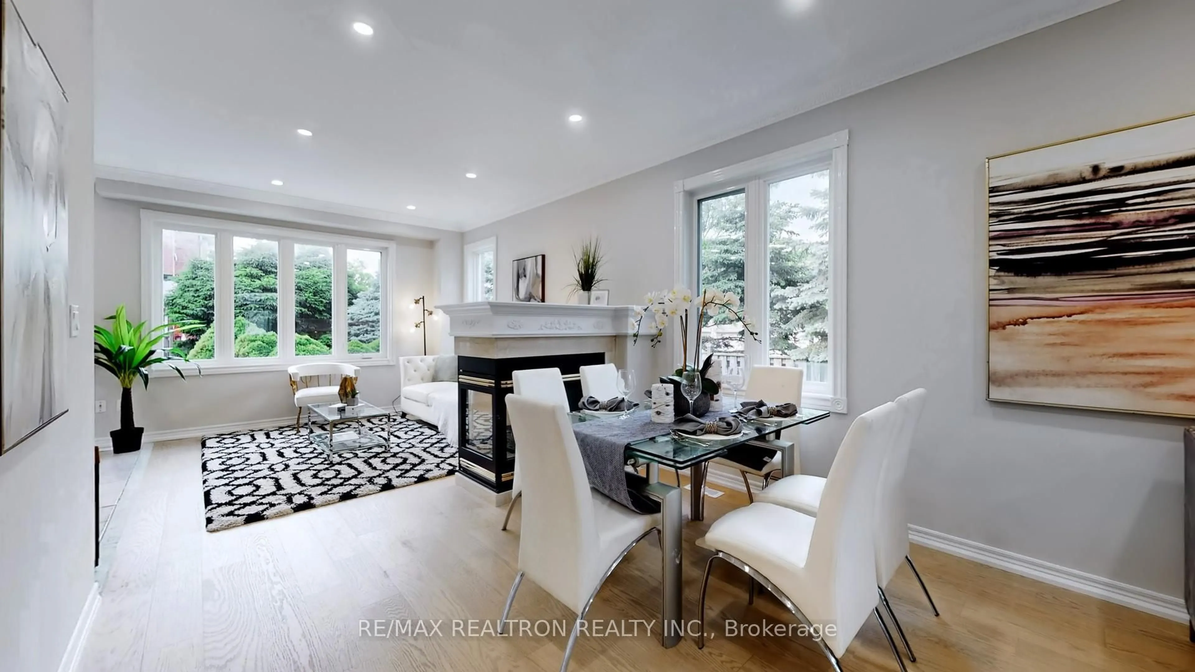 Dining room, wood/laminate floor for 132 Peninsula Cres, Richmond Hill Ontario L4S 1X9