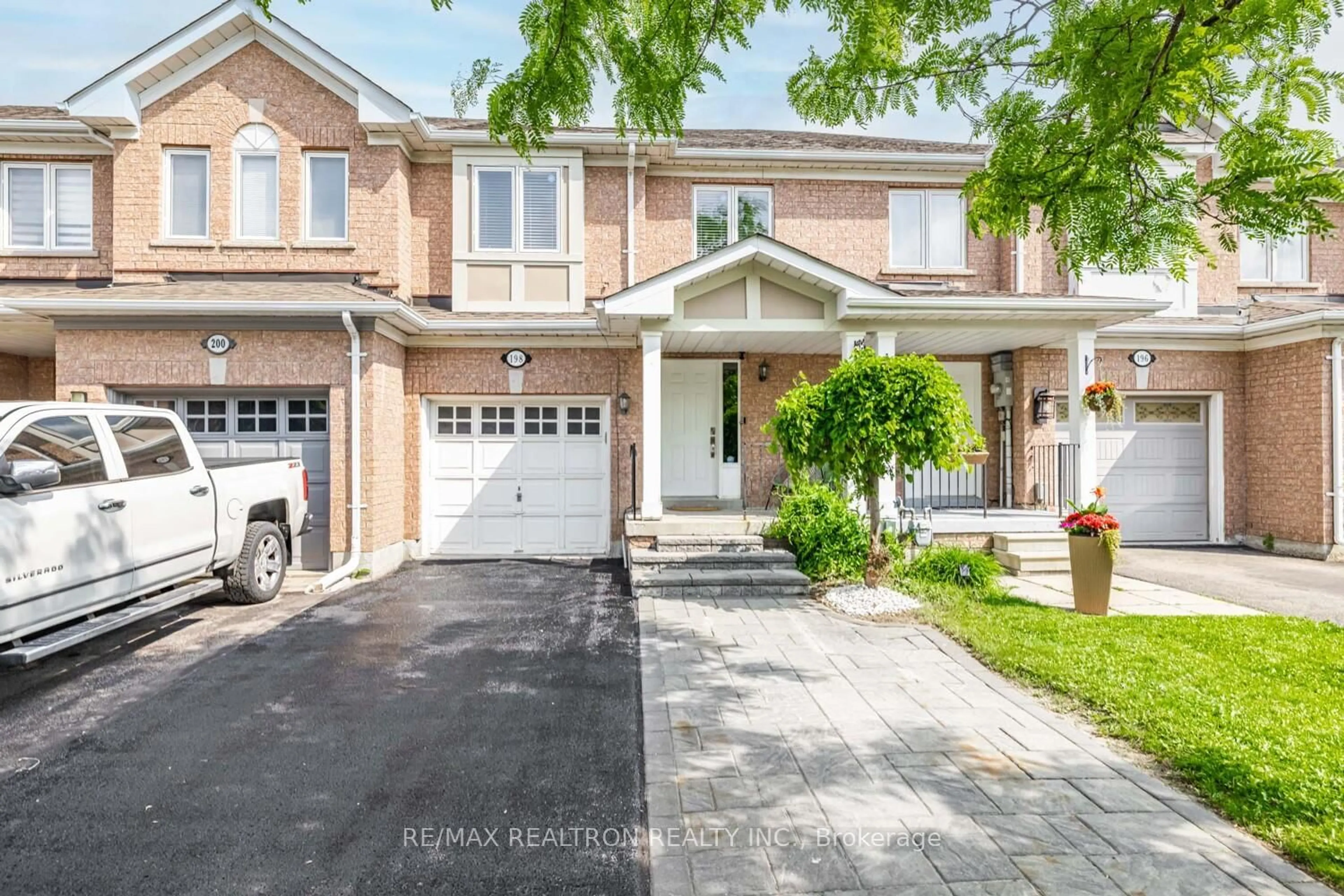 Home with brick exterior material, street for 198 Banbrooke Cres, Newmarket Ontario L3X 2W6