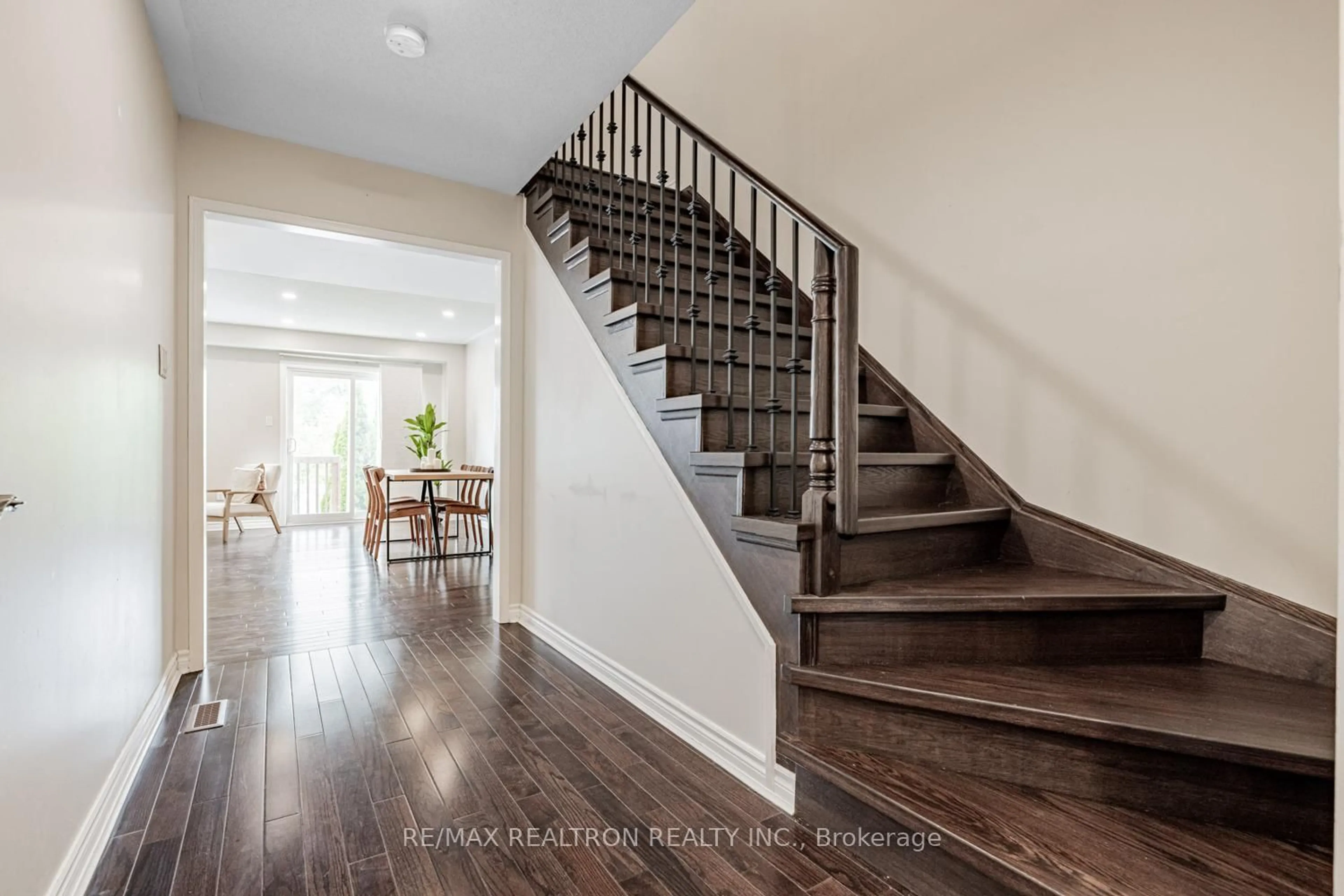 Unknown for 198 Banbrooke Cres, Newmarket Ontario L3X 2W6