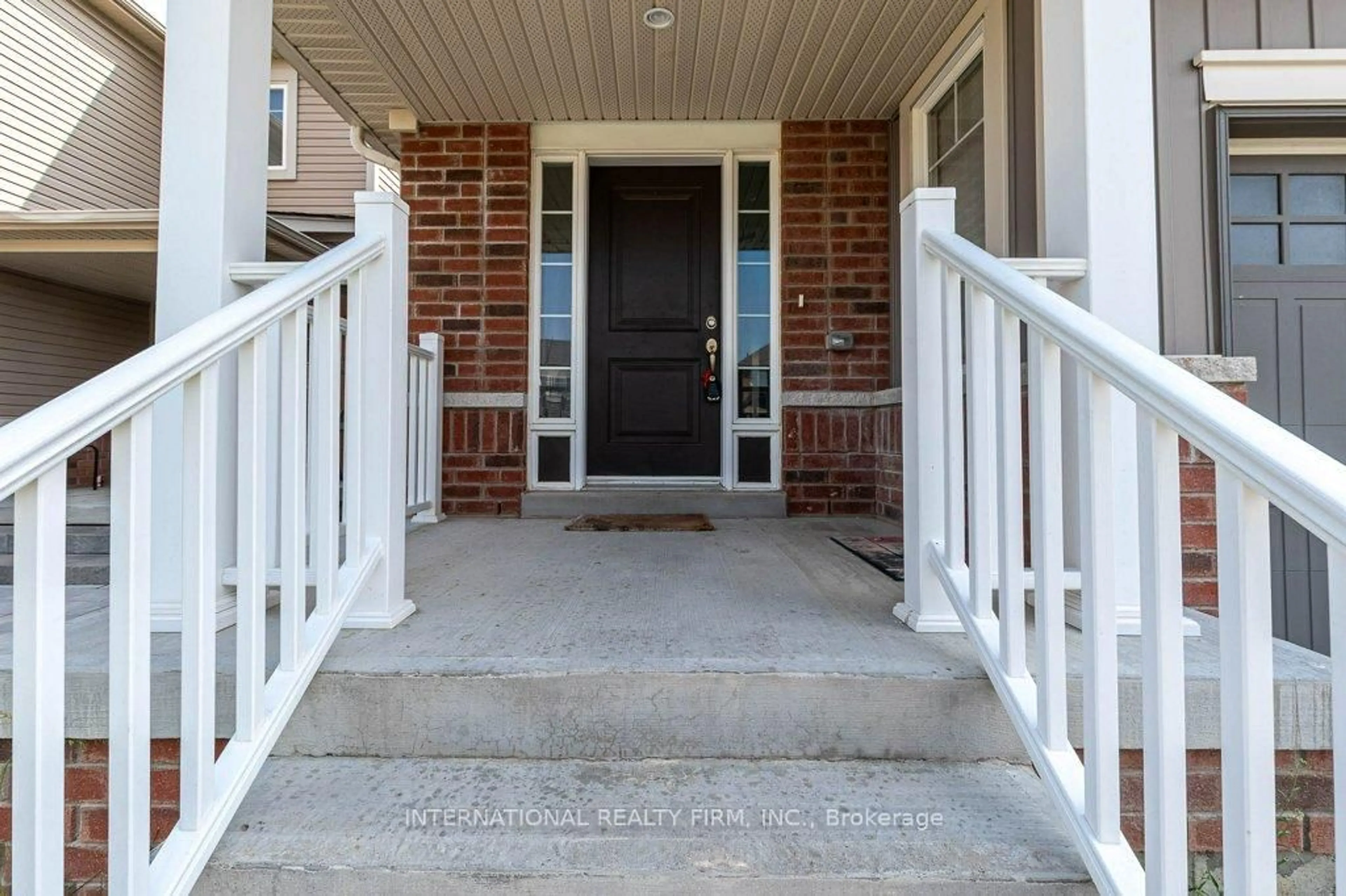 Indoor entryway for 135 Knight St, New Tecumseth Ontario L9R 0R5